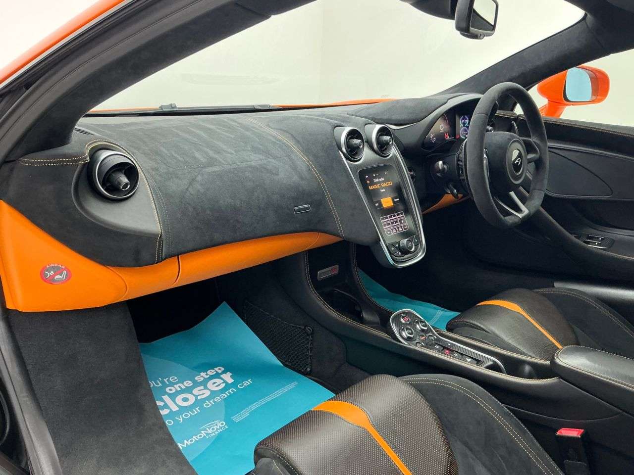 2017 MCLAREN 570S 2017 MCLAREN 570S