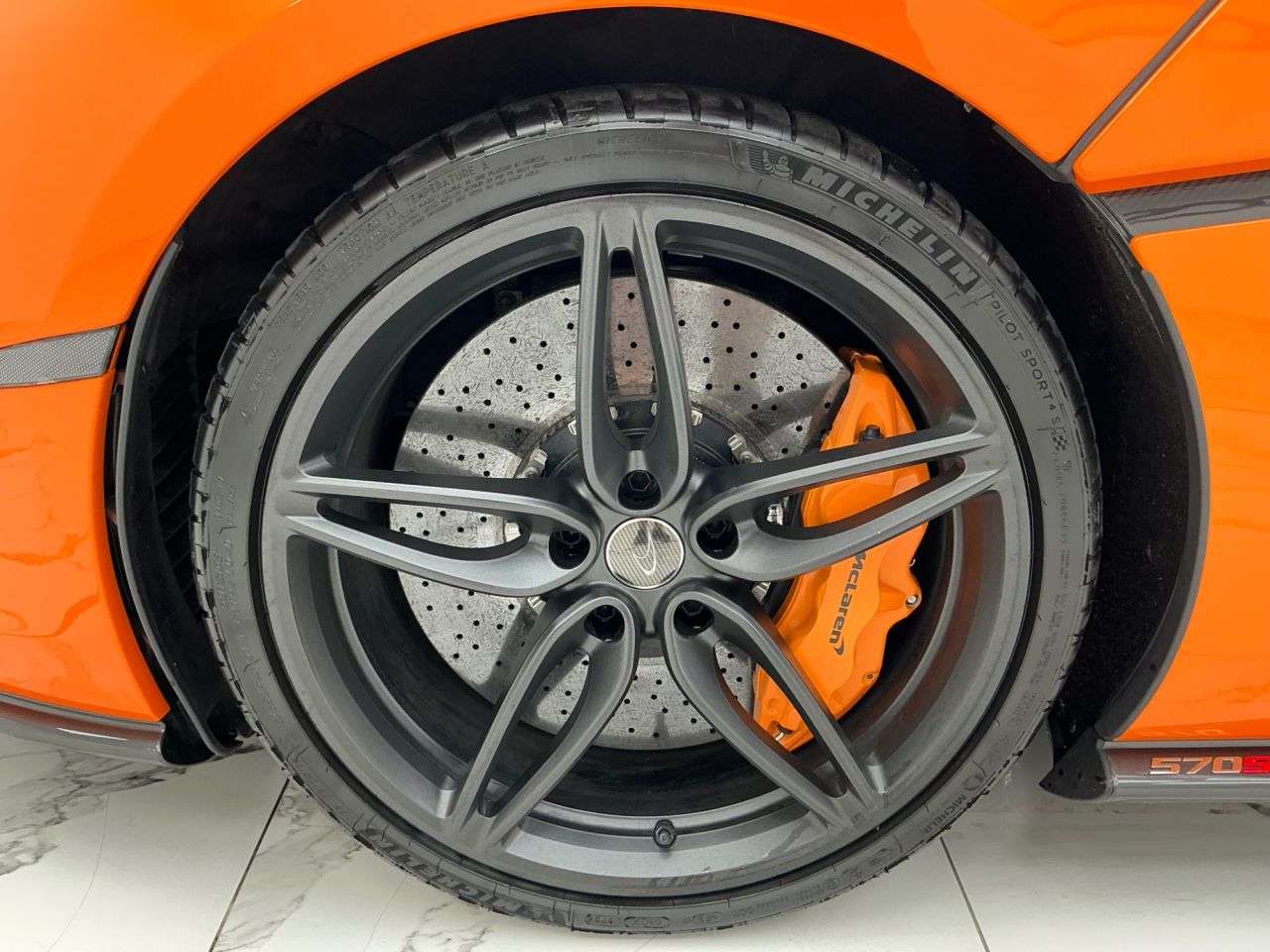 2017 MCLAREN 570S 2017 MCLAREN 570S