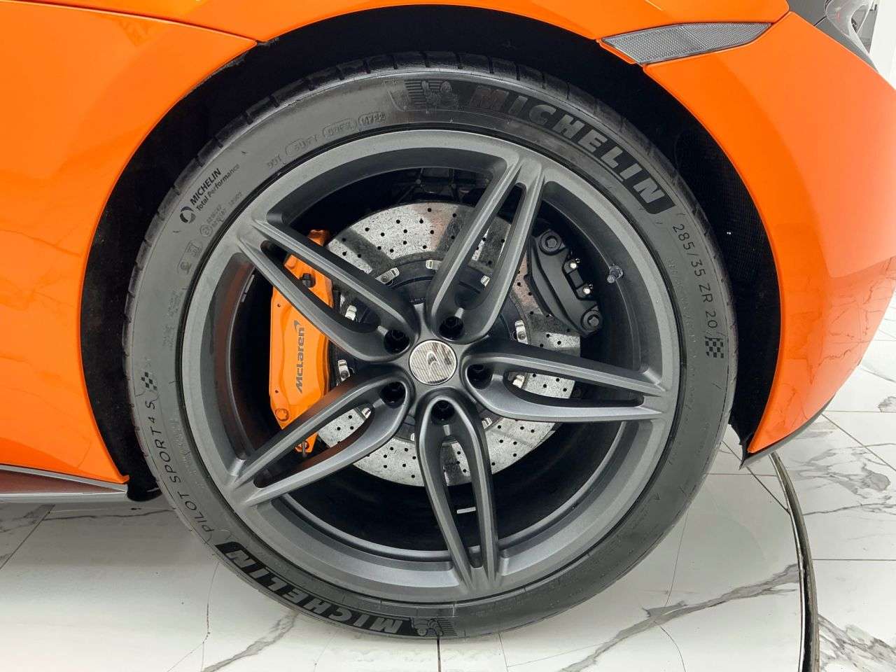 2017 MCLAREN 570S 2017 MCLAREN 570S