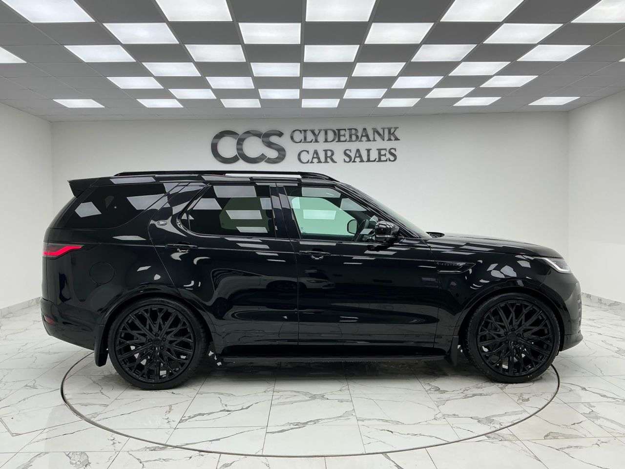 A 2023 LAND ROVER DISCOVERY 3.0 D300 MHEV R-Dynamic HSE SUV 5dr Diesel Auto 4WD Euro 6 (s/s) (300 ps) F A 2023 LAND ROVER DISCOVERY 3.0 D300 MHEV R-Dynamic HSE SUV 5dr Diesel Auto 4WD Euro 6 (s/s) (300 ps) F