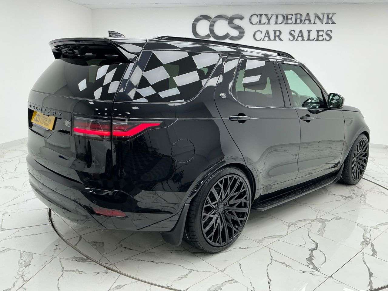 A 2023 LAND ROVER DISCOVERY 3.0 D300 MHEV R-Dynamic HSE SUV 5dr Diesel Auto 4WD Euro 6 (s/s) (300 ps) F A 2023 LAND ROVER DISCOVERY 3.0 D300 MHEV R-Dynamic HSE SUV 5dr Diesel Auto 4WD Euro 6 (s/s) (300 ps) F