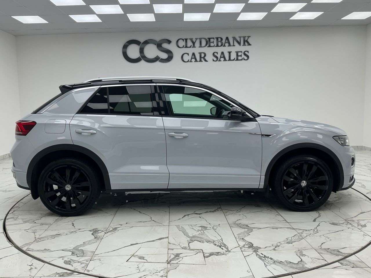 A 2020 VOLKSWAGEN T-ROC 1.5 TSI GPF EVO R-Line SUV 5dr Petrol Manual Euro 6 (s/s) (150 ps) 2 Keys S A 2020 VOLKSWAGEN T-ROC 1.5 TSI GPF EVO R-Line SUV 5dr Petrol Manual Euro 6 (s/s) (150 ps) 2 Keys S