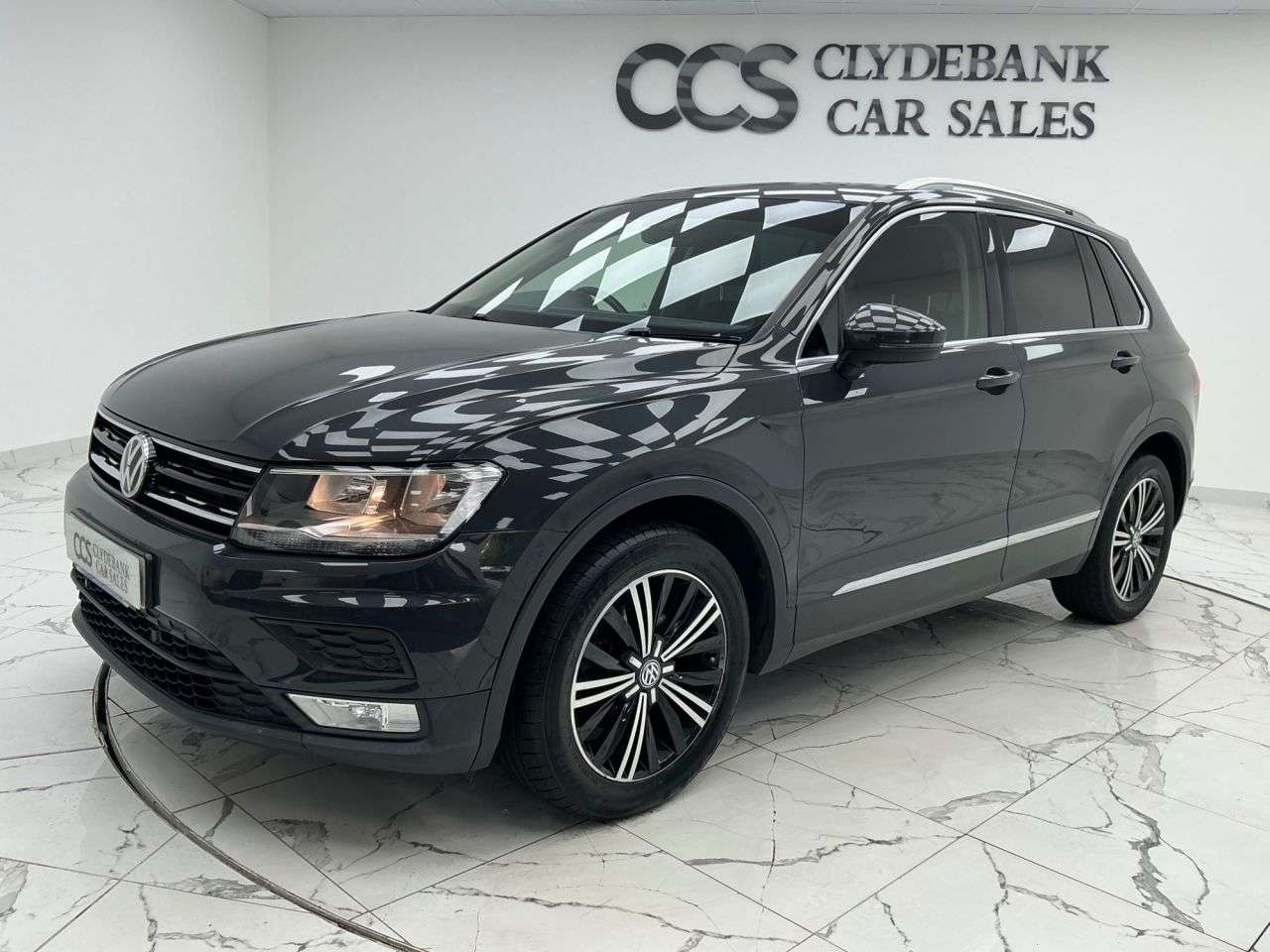 A 2017 VOLKSWAGEN TIGUAN 2.0 TDI BlueMotion Tech SE Navigation SUV 5dr Diesel Manual Euro 6 (s/s) (1 A 2017 VOLKSWAGEN TIGUAN 2.0 TDI BlueMotion Tech SE Navigation SUV 5dr Diesel Manual Euro 6 (s/s) (1