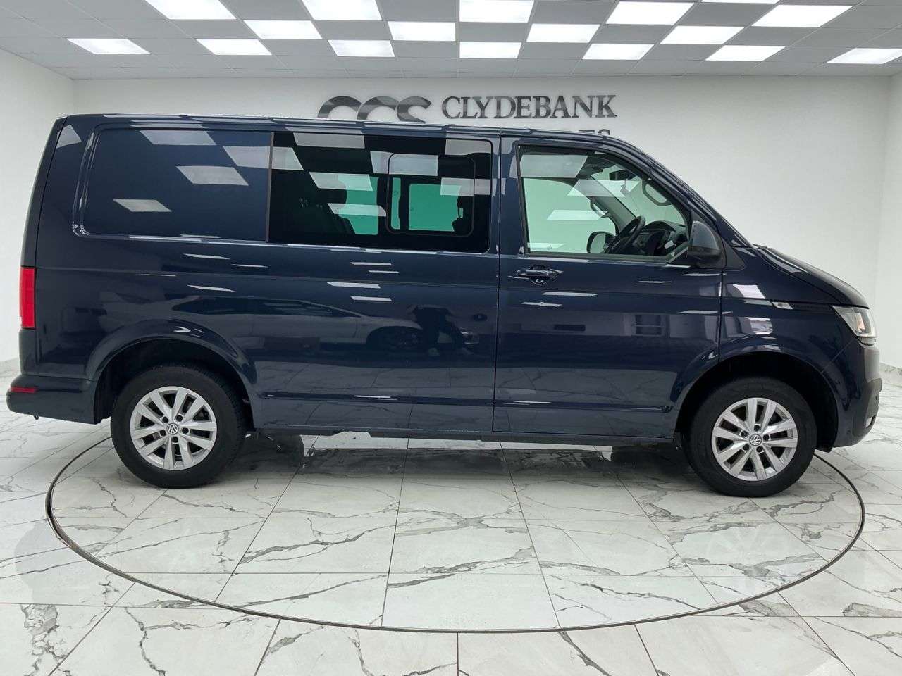 A 2022 VOLKSWAGEN TRANSPORTER 2.0 TDI T30 Highline Kombi Double Cab 5dr Diesel Manual FWD SWB Euro 6 (s/s A 2022 VOLKSWAGEN TRANSPORTER 2.0 TDI T30 Highline Kombi Double Cab 5dr Diesel Manual FWD SWB Euro 6 (s/s