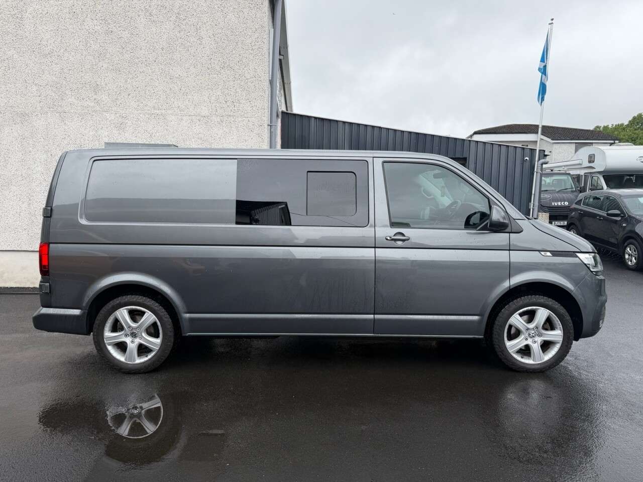 A 2021 VOLKSWAGEN TRANSPORTER 2.0 TDI T30 Highline Panel Van 5dr Diesel DSG FWD LWB Euro 6 (s/s) (150 ps) A 2021 VOLKSWAGEN TRANSPORTER 2.0 TDI T30 Highline Panel Van 5dr Diesel DSG FWD LWB Euro 6 (s/s) (150 ps)