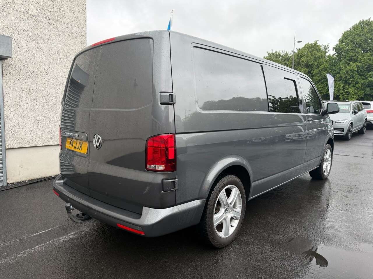 A 2021 VOLKSWAGEN TRANSPORTER 2.0 TDI T30 Highline Panel Van 5dr Diesel DSG FWD LWB Euro 6 (s/s) (150 ps) A 2021 VOLKSWAGEN TRANSPORTER 2.0 TDI T30 Highline Panel Van 5dr Diesel DSG FWD LWB Euro 6 (s/s) (150 ps)