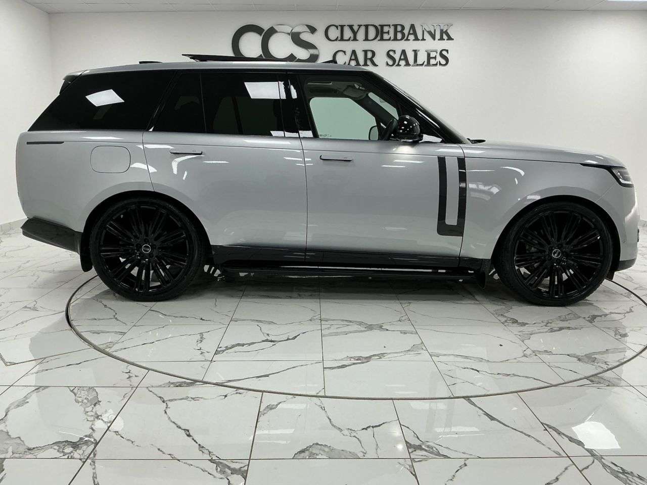 A 2024 LAND ROVER RANGE ROVER 3.0 D350 MHEV SE SUV 5dr Diesel Auto 4WD Euro 6 (s/s) (350 ps) A 2024 LAND ROVER RANGE ROVER 3.0 D350 MHEV SE SUV 5dr Diesel Auto 4WD Euro 6 (s/s) (350 ps)