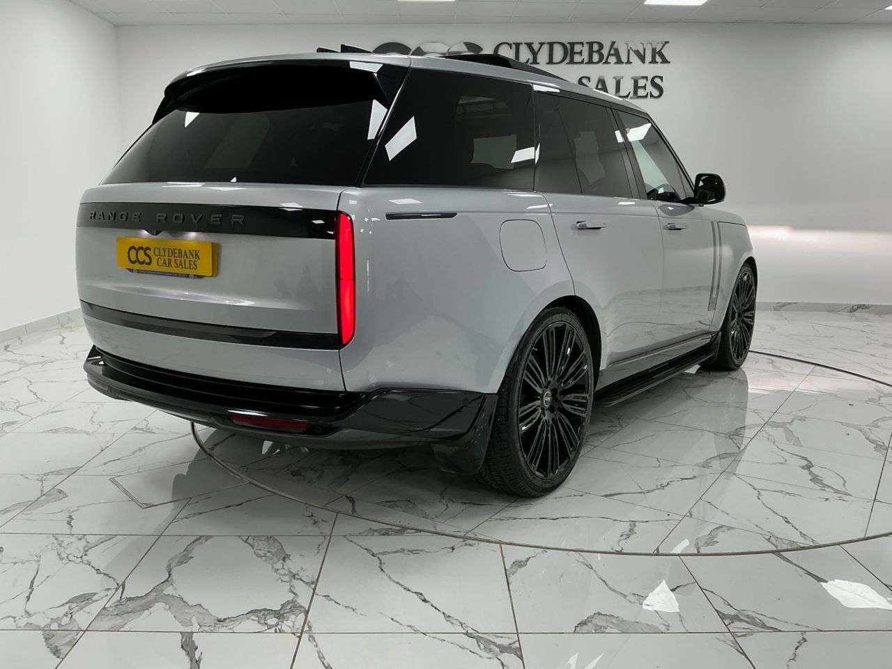 A 2024 LAND ROVER RANGE ROVER 3.0 D350 MHEV SE SUV 5dr Diesel Auto 4WD Euro 6 (s/s) (350 ps) A 2024 LAND ROVER RANGE ROVER 3.0 D350 MHEV SE SUV 5dr Diesel Auto 4WD Euro 6 (s/s) (350 ps)