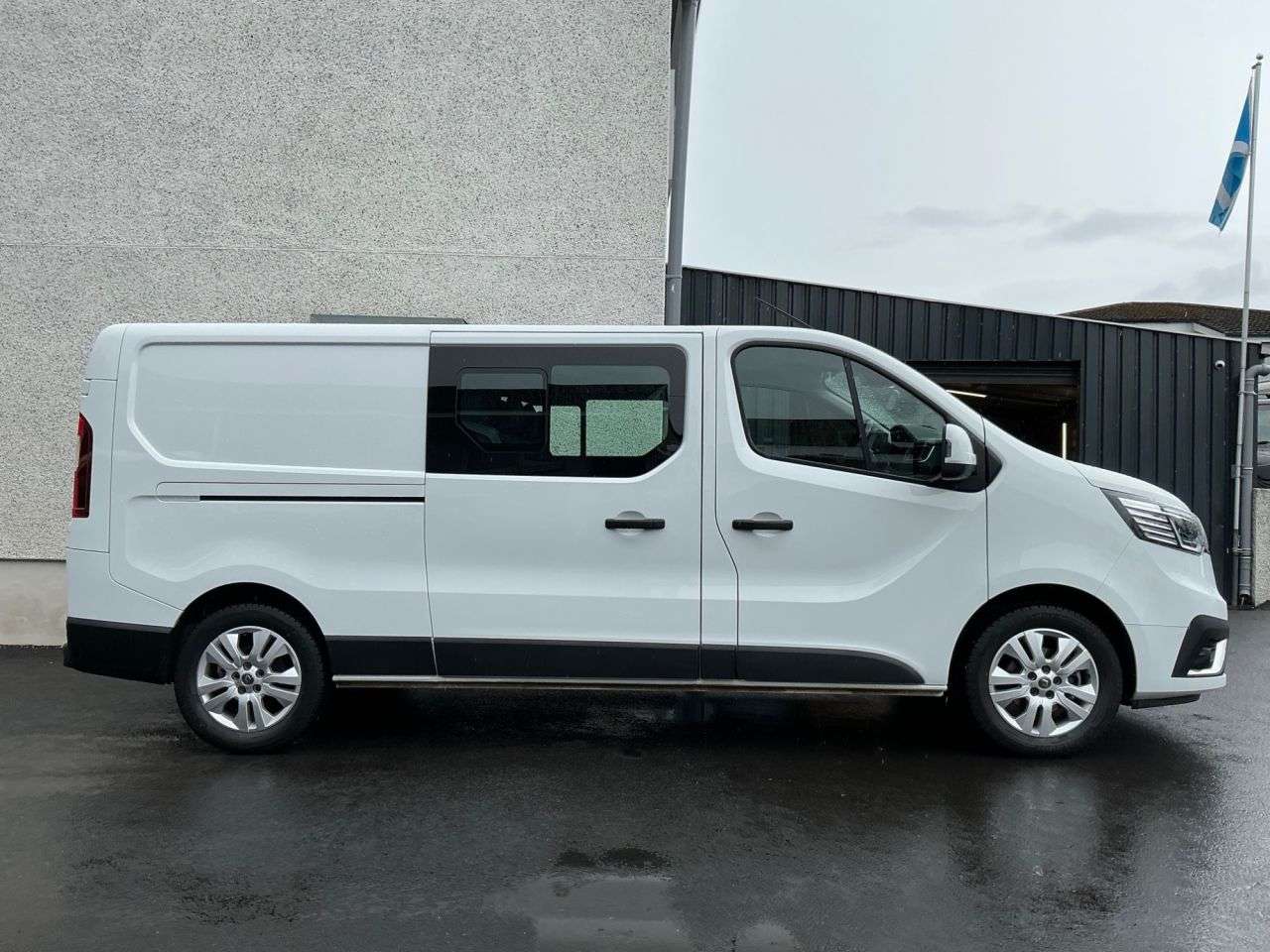 A 2023 RENAULT TRAFIC 2.0 dCi Blue LL30 Sport Crew Van Double Cab 6dr Diesel Manual L2 H1 Euro 6 A 2023 RENAULT TRAFIC 2.0 dCi Blue LL30 Sport Crew Van Double Cab 6dr Diesel Manual L2 H1 Euro 6