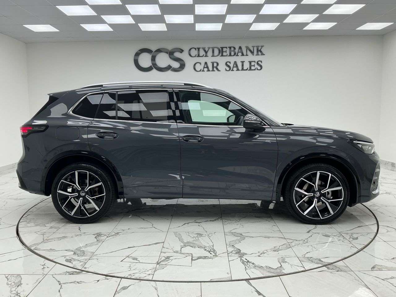 A 2024 VOLKSWAGEN TIGUAN 1.5 eTSI MHEV R-Line SUV 5dr Petrol Hybrid DSG Euro 6 (s/s) (150 ps) Ambien A 2024 VOLKSWAGEN TIGUAN 1.5 eTSI MHEV R-Line SUV 5dr Petrol Hybrid DSG Euro 6 (s/s) (150 ps) Ambien