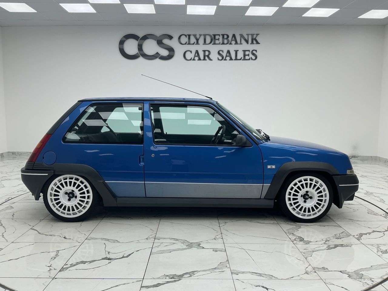 A 1986 RENAULT 5 GT TURBO A 1986 RENAULT 5 GT TURBO