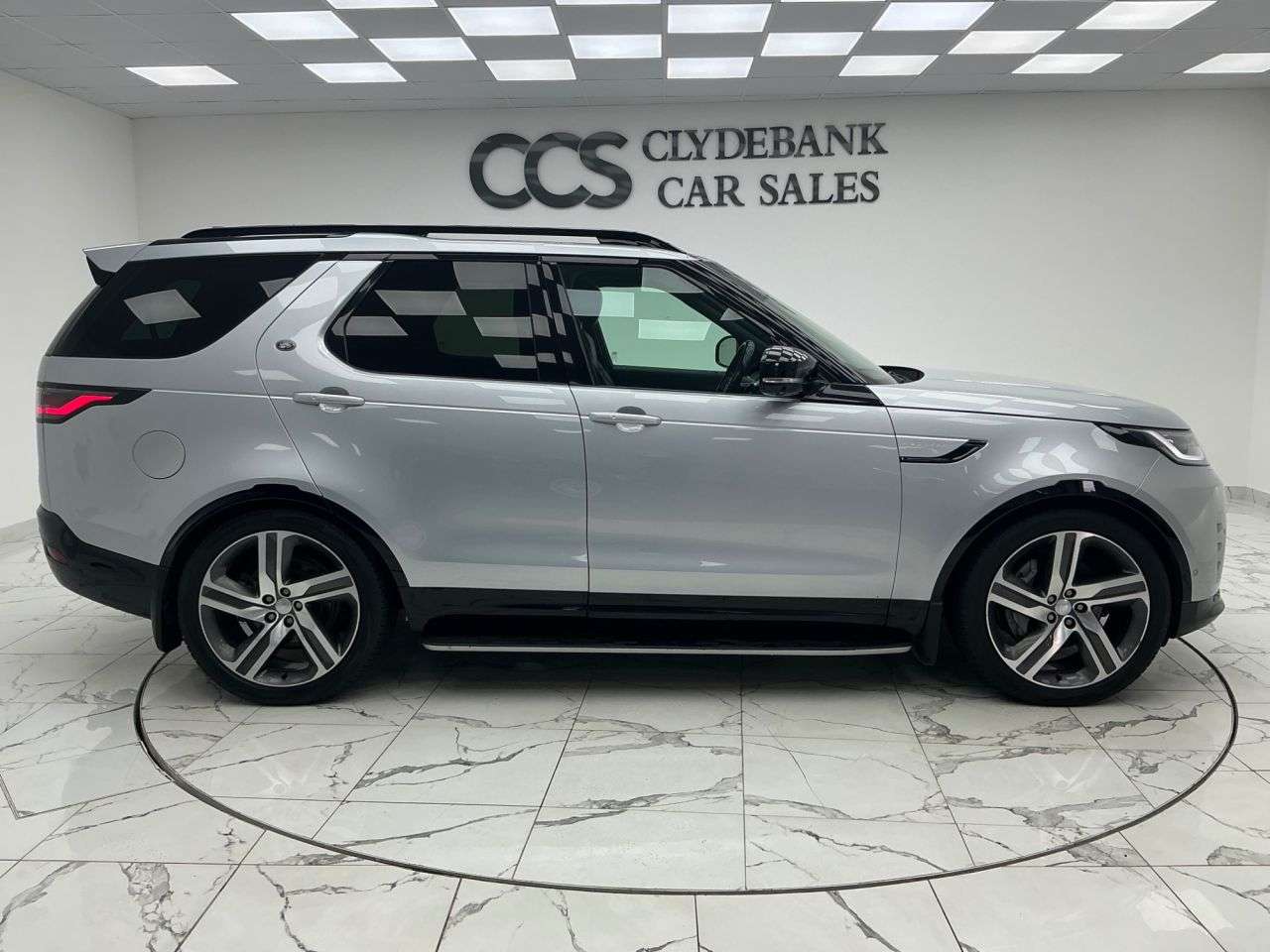 A 2021 LAND ROVER DISCOVERY 3.0 D300 MHEV R-Dynamic HSE SUV 5dr Diesel Auto 4WD Euro 6 (s/s) (300 ps) 7 A 2021 LAND ROVER DISCOVERY 3.0 D300 MHEV R-Dynamic HSE SUV 5dr Diesel Auto 4WD Euro 6 (s/s) (300 ps) 7