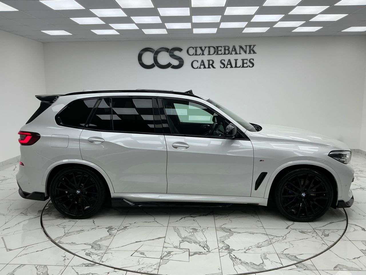 A 2020 BMW X5 3.0 30d MHT M Sport SUV 5dr Diesel Hybrid Auto xDrive Euro 6 (s/s) (286 ps) A 2020 BMW X5 3.0 30d MHT M Sport SUV 5dr Diesel Hybrid Auto xDrive Euro 6 (s/s) (286 ps)
