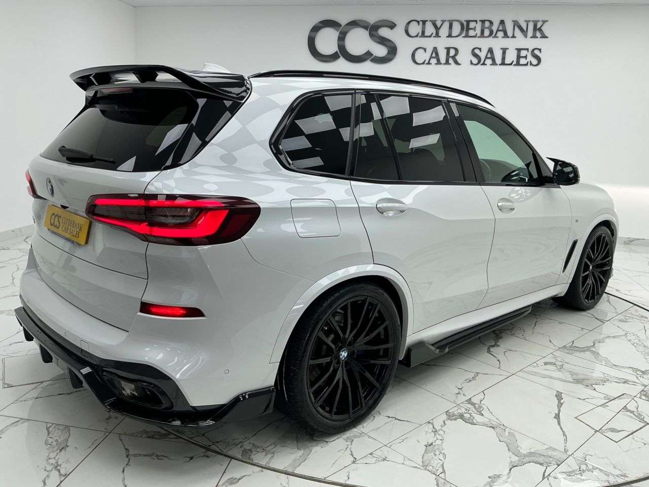 A 2020 BMW X5 3.0 30d MHT M Sport SUV 5dr Diesel Hybrid Auto xDrive Euro 6 (s/s) (286 ps) A 2020 BMW X5 3.0 30d MHT M Sport SUV 5dr Diesel Hybrid Auto xDrive Euro 6 (s/s) (286 ps)
