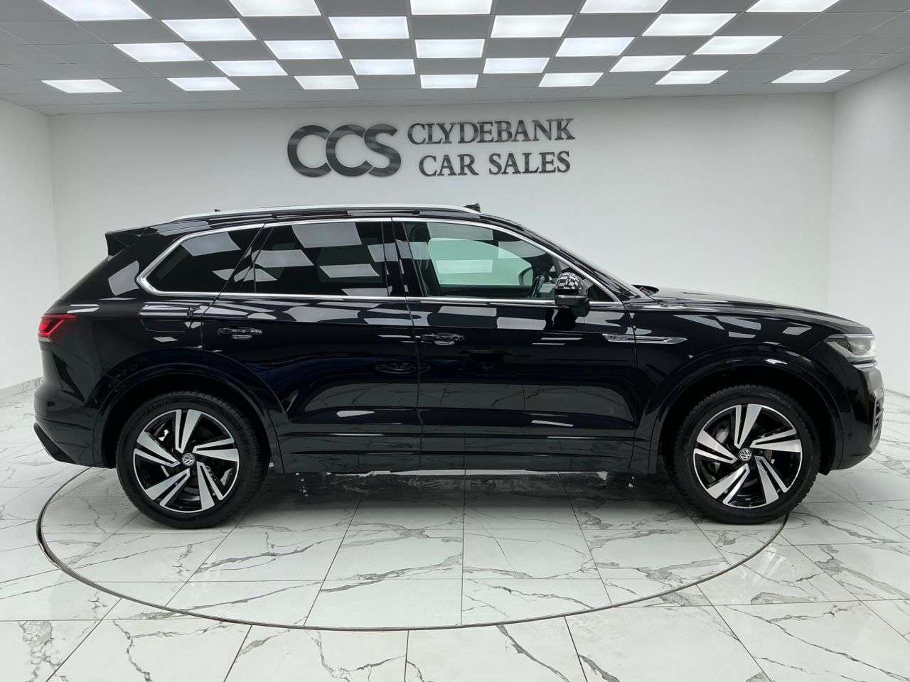 A 2018 VOLKSWAGEN TOUAREG 3.0 TDI V6 R-Line Tech SUV 5dr Diesel Tiptronic 4Motion Euro 6 (s/s) (286 p A 2018 VOLKSWAGEN TOUAREG 3.0 TDI V6 R-Line Tech SUV 5dr Diesel Tiptronic 4Motion Euro 6 (s/s) (286 p