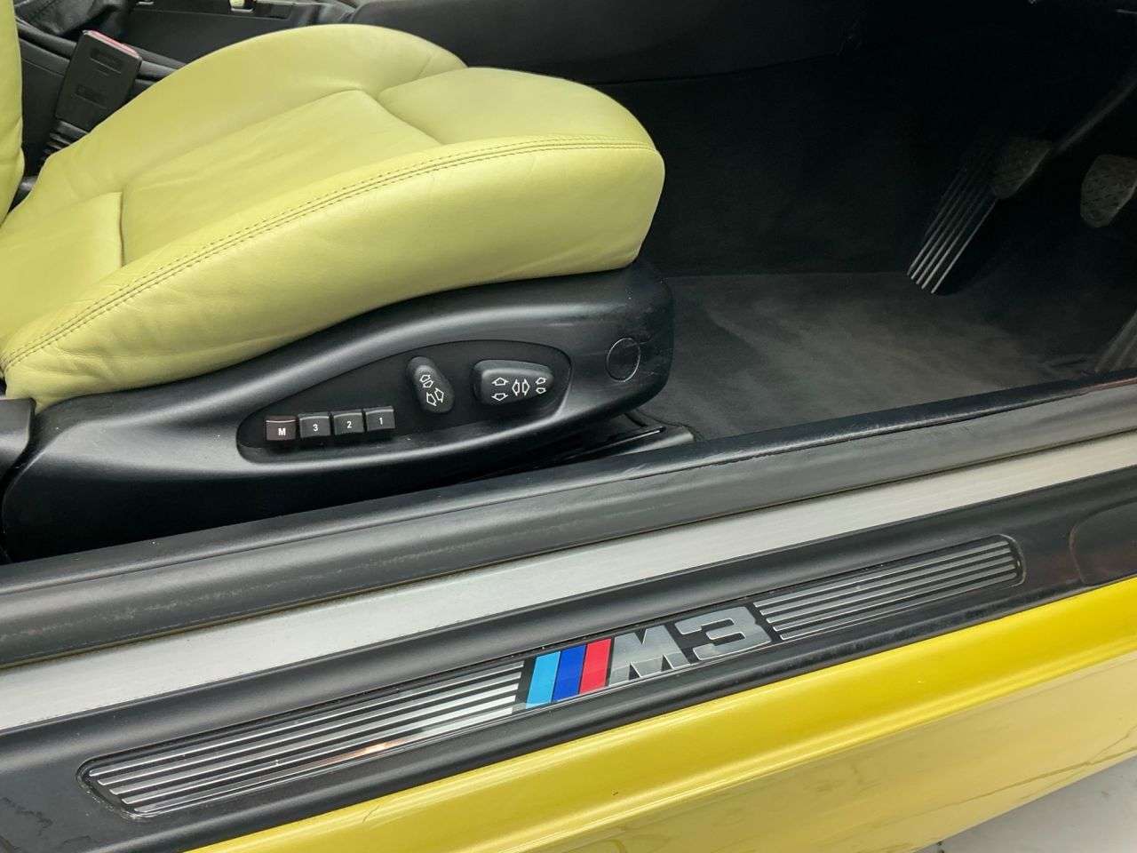 2004 BMW M3 2004 BMW M3