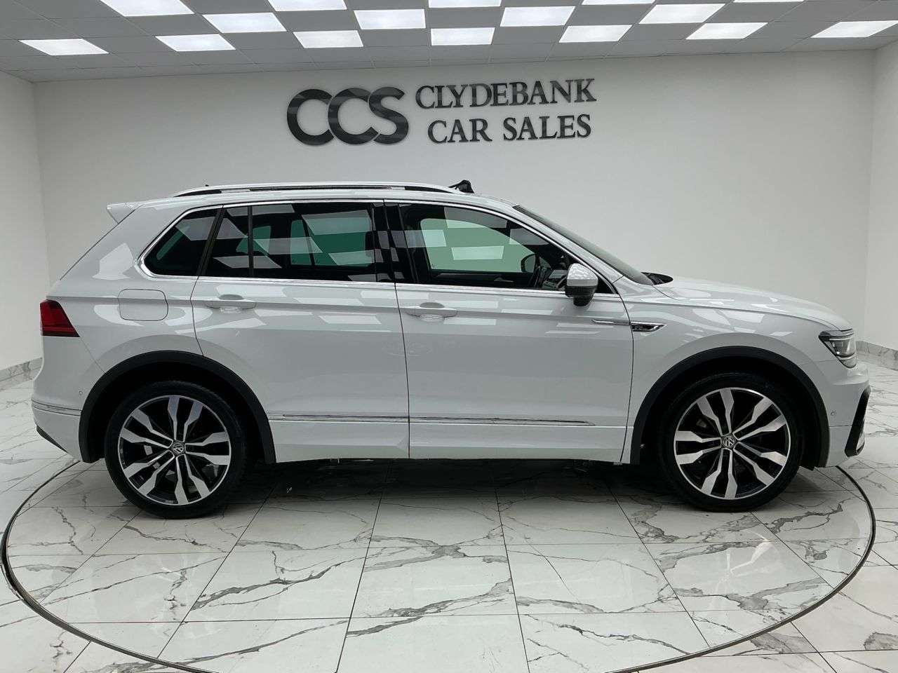A 2020 VOLKSWAGEN TIGUAN 1.5 TSI EVO R-Line Tech SUV 5dr Petrol DSG Euro 6 (s/s) (150 ps) Panoramic A 2020 VOLKSWAGEN TIGUAN 1.5 TSI EVO R-Line Tech SUV 5dr Petrol DSG Euro 6 (s/s) (150 ps) Panoramic