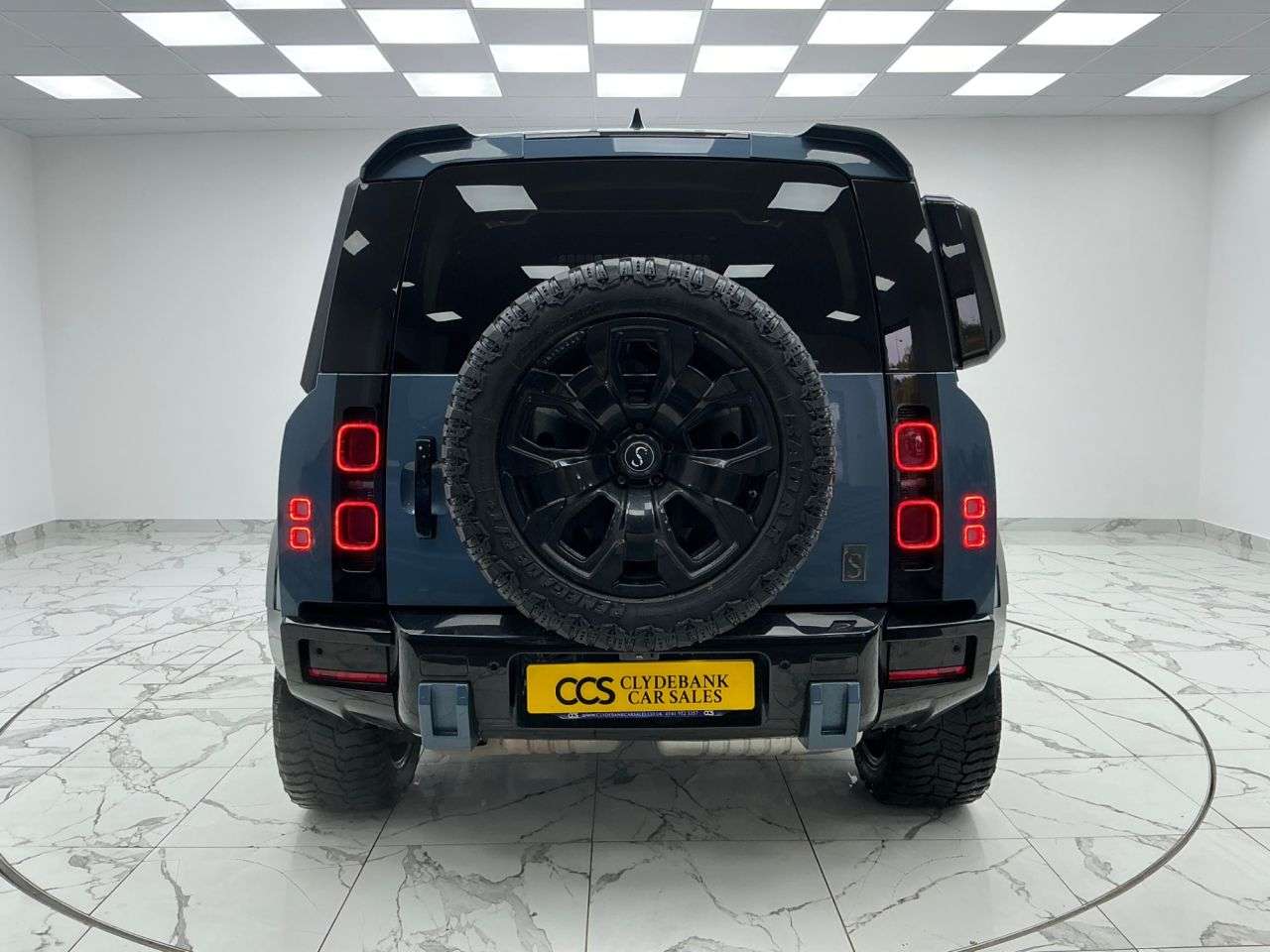 A 2021 LAND ROVER DEFENDER 90 3.0 D200 MHEV Hard Top SUV 3dr Diesel Auto 4WD SWB Euro 6 (s/s) (200 ps) 20 A 2021 LAND ROVER DEFENDER 90 3.0 D200 MHEV Hard Top SUV 3dr Diesel Auto 4WD SWB Euro 6 (s/s) (200 ps) 20