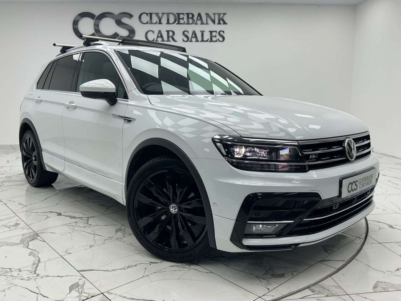 A 2020 VOLKSWAGEN TIGUAN 2.0 TDI R-Line Tech SUV 5dr Diesel DSG Euro 6 (s/s) (150 ps) Reverse And 36 A 2020 VOLKSWAGEN TIGUAN 2.0 TDI R-Line Tech SUV 5dr Diesel DSG Euro 6 (s/s) (150 ps) Reverse And 36