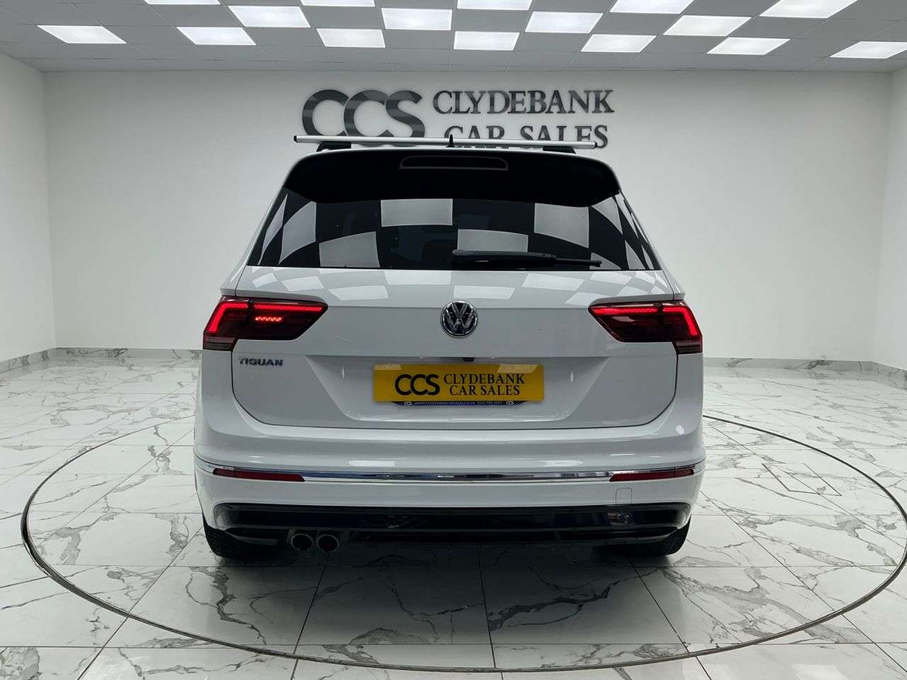 A 2020 VOLKSWAGEN TIGUAN 2.0 TDI R-Line Tech SUV 5dr Diesel DSG Euro 6 (s/s) (150 ps) Reverse And 36 A 2020 VOLKSWAGEN TIGUAN 2.0 TDI R-Line Tech SUV 5dr Diesel DSG Euro 6 (s/s) (150 ps) Reverse And 36