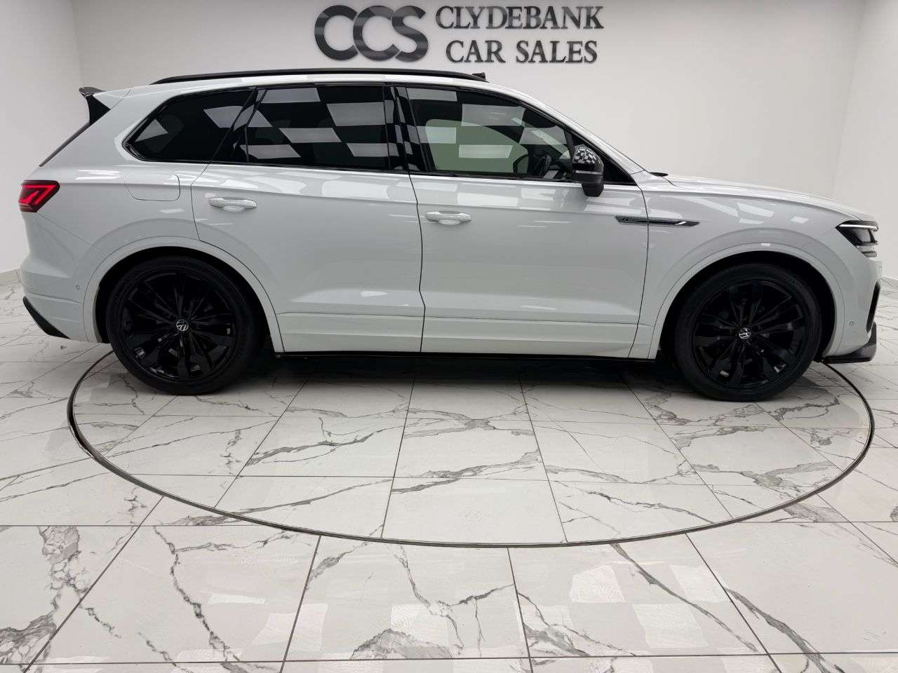 A 2021 VOLKSWAGEN TOUAREG 3.0 TDI V6 Black Edition SUV 5dr Diesel Tiptronic 4Motion Euro 6 (s/s) (286 A 2021 VOLKSWAGEN TOUAREG 3.0 TDI V6 Black Edition SUV 5dr Diesel Tiptronic 4Motion Euro 6 (s/s) (286