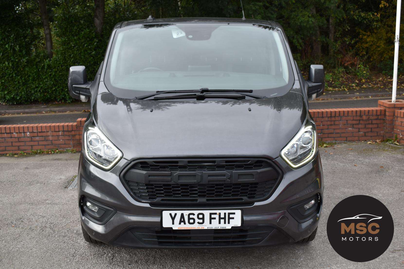 A 2019 FORD TRANSIT CUSTOM 2.0 300 EcoBlue Limited Crew Van Double Cab 5dr Diesel Auto L1 H1 Euro 6 (s/s) (6 Seat) (170 ps) A 2019 FORD TRANSIT CUSTOM 2.0 300 EcoBlue Limited Crew Van Double Cab 5dr Diesel Auto L1 H1 Euro 6 (s/s) (6 Seat) (170 ps)