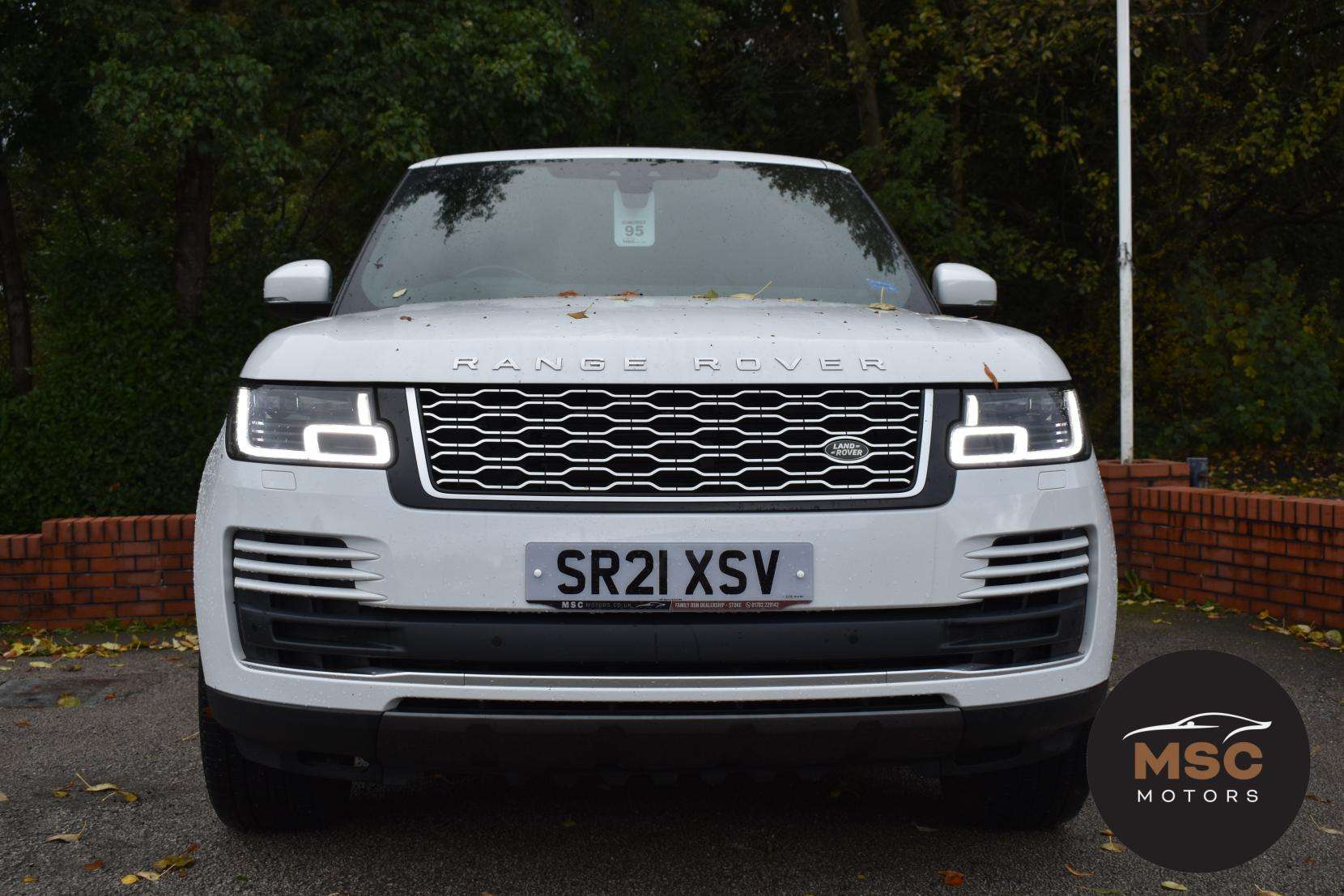 A 2021 LAND ROVER RANGE ROVER 3.0 D300 MHEV Vogue SUV 5dr Diesel Auto 4WD Euro 6 (s/s) (300 ps) A 2021 LAND ROVER RANGE ROVER 3.0 D300 MHEV Vogue SUV 5dr Diesel Auto 4WD Euro 6 (s/s) (300 ps)