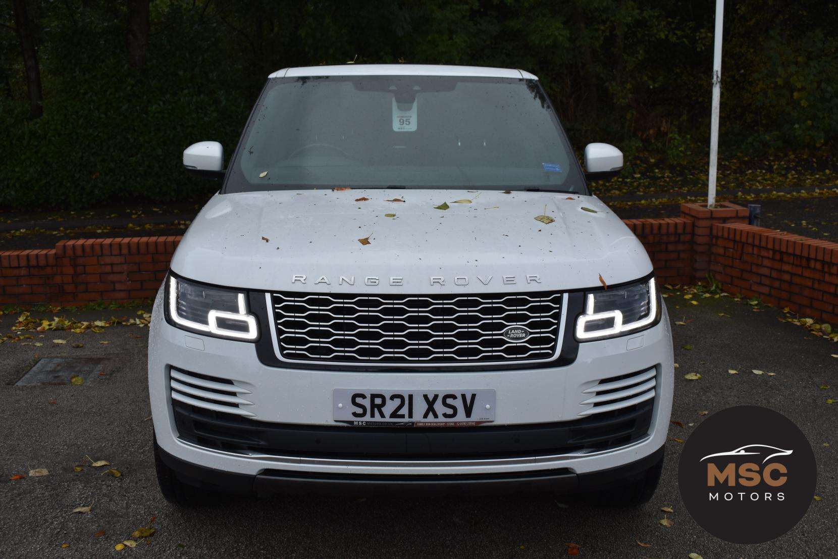 A 2021 LAND ROVER RANGE ROVER 3.0 D300 MHEV Vogue SUV 5dr Diesel Auto 4WD Euro 6 (s/s) (300 ps) A 2021 LAND ROVER RANGE ROVER 3.0 D300 MHEV Vogue SUV 5dr Diesel Auto 4WD Euro 6 (s/s) (300 ps)
