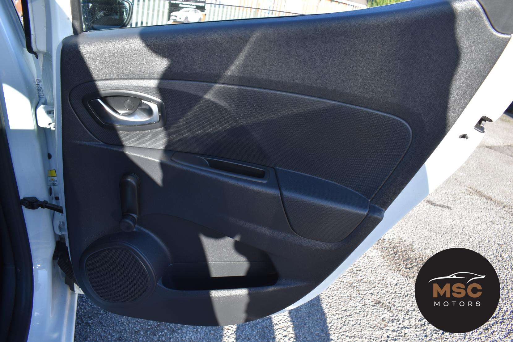 2016 RENAULT CLIO 2016 RENAULT CLIO