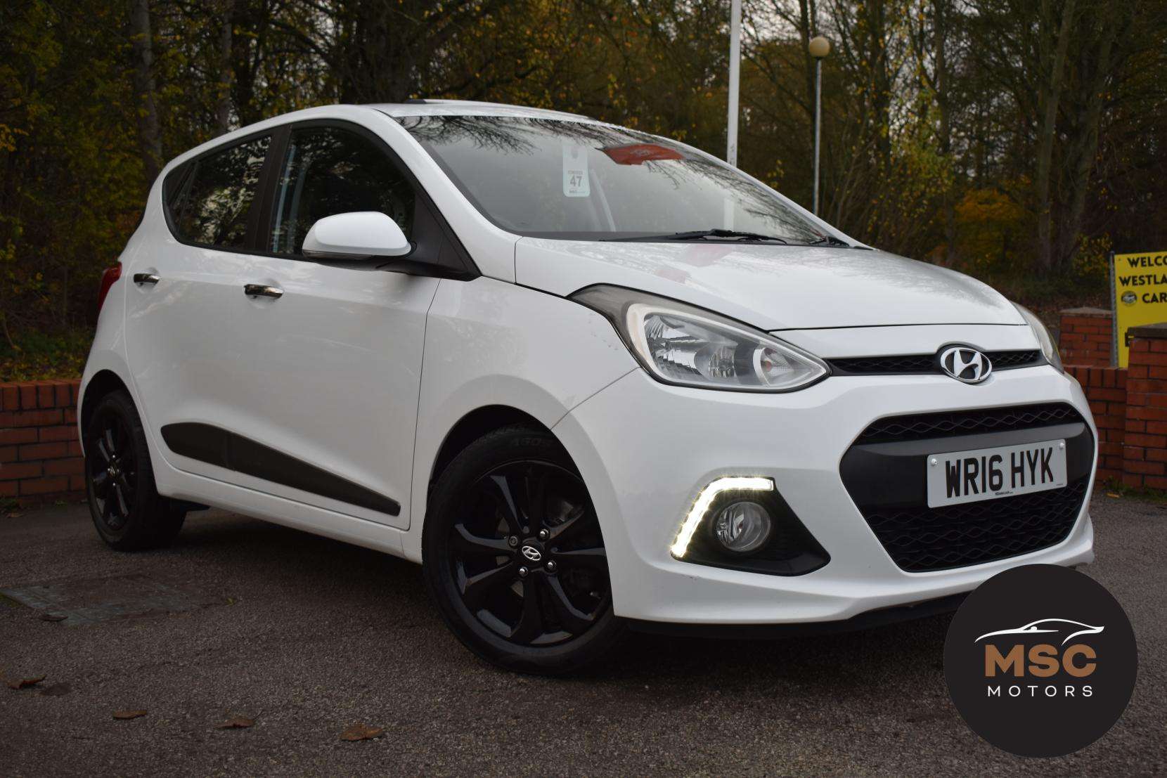 A 2016 HYUNDAI I10 1.2 Premium SE Hatchback 5dr Petrol Manual Euro 5 (87 ps) A 2016 HYUNDAI I10 1.2 Premium SE Hatchback 5dr Petrol Manual Euro 5 (87 ps)