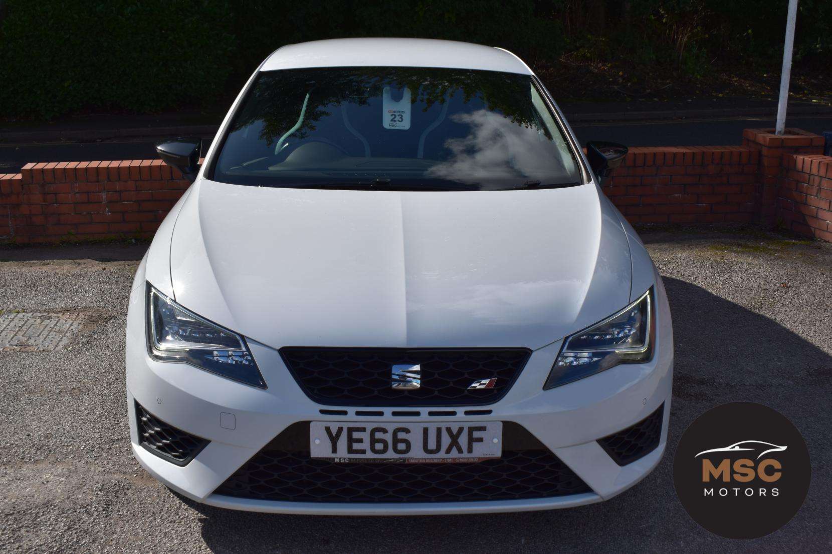 A 2016 SEAT LEON 2.0 TSI Cupra 290 Black Hatchback 5dr Petrol Manual Euro 6 (s/s) (290 ps) A 2016 SEAT LEON 2.0 TSI Cupra 290 Black Hatchback 5dr Petrol Manual Euro 6 (s/s) (290 ps)