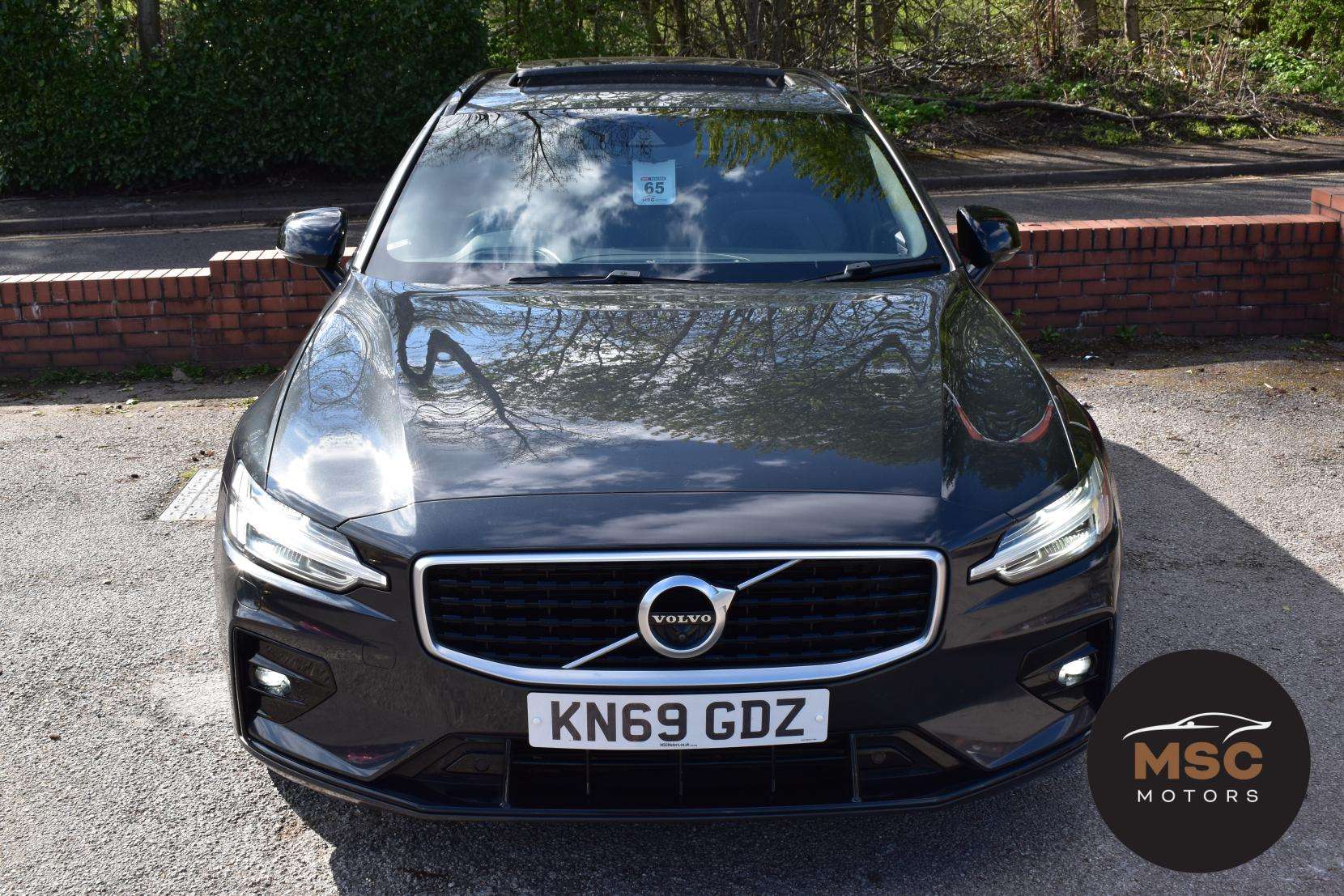 A 2019 VOLVO V60 2.0 D4 R-Design Estate 5dr Diesel Auto Euro 6 (s/s) (190 ps) A 2019 VOLVO V60 2.0 D4 R-Design Estate 5dr Diesel Auto Euro 6 (s/s) (190 ps)