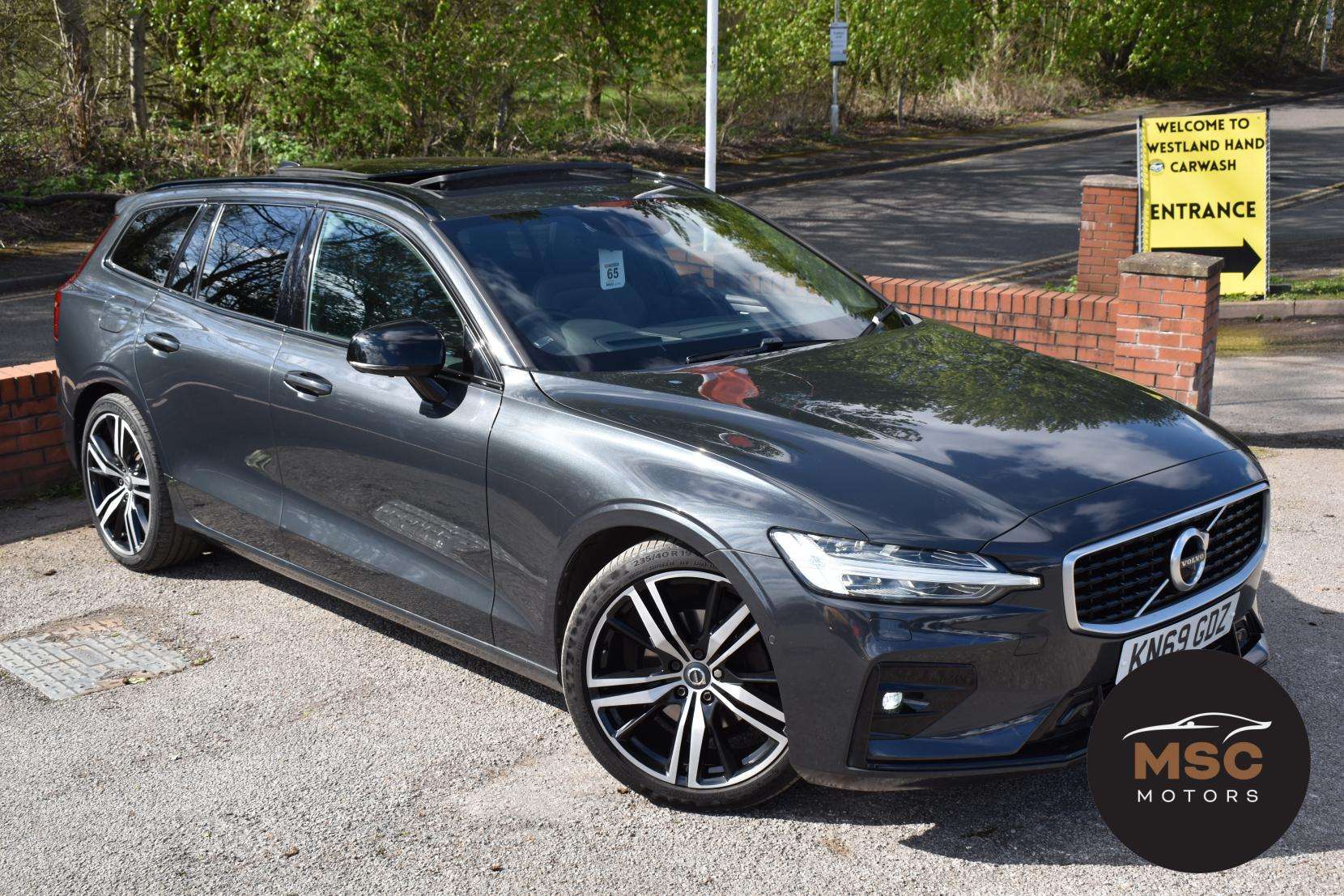 A 2019 VOLVO V60 2.0 D4 R-Design Estate 5dr Diesel Auto Euro 6 (s/s) (190 ps) A 2019 VOLVO V60 2.0 D4 R-Design Estate 5dr Diesel Auto Euro 6 (s/s) (190 ps)