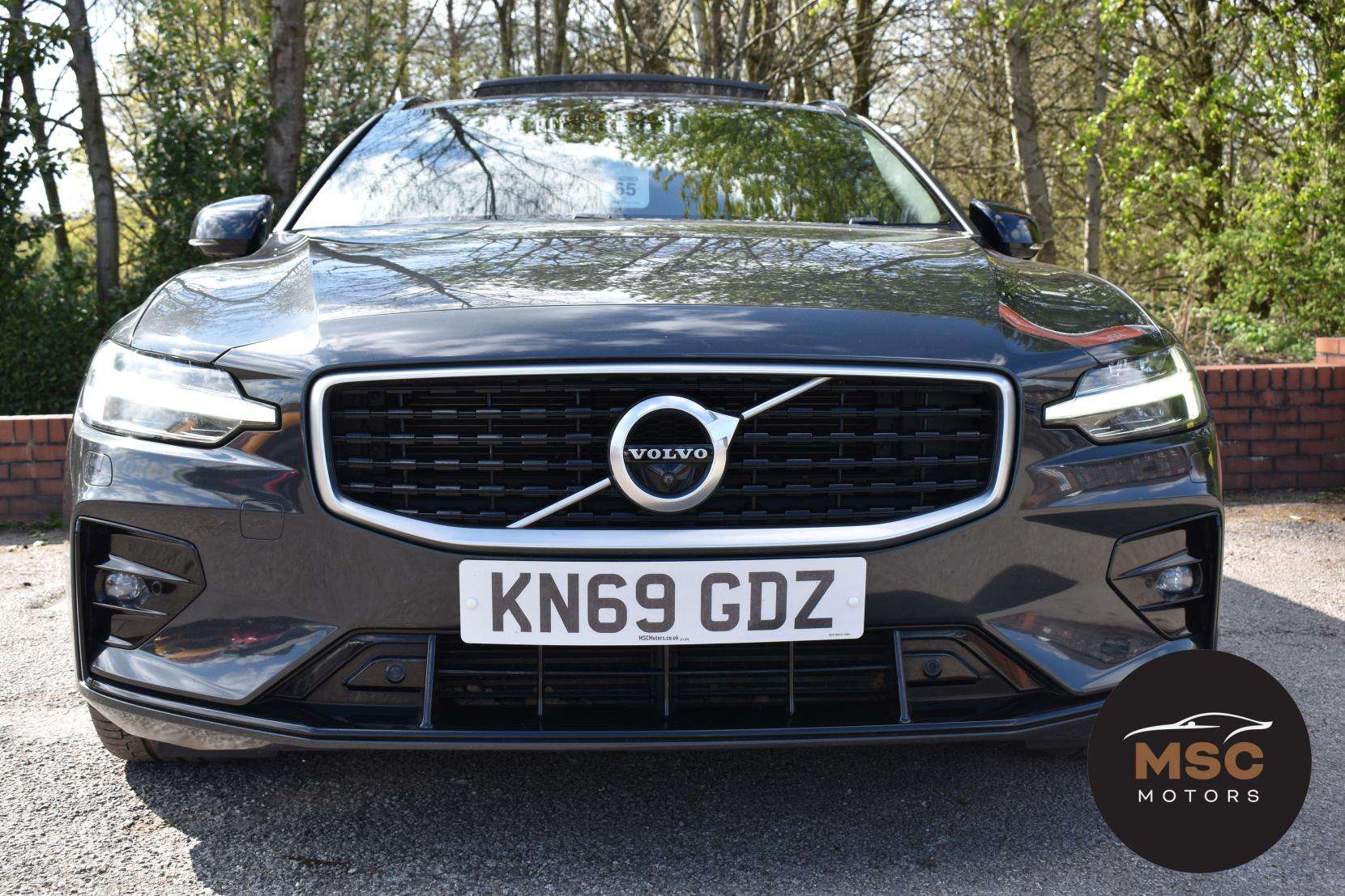 A 2019 VOLVO V60 2.0 D4 R-Design Estate 5dr Diesel Auto Euro 6 (s/s) (190 ps) A 2019 VOLVO V60 2.0 D4 R-Design Estate 5dr Diesel Auto Euro 6 (s/s) (190 ps)