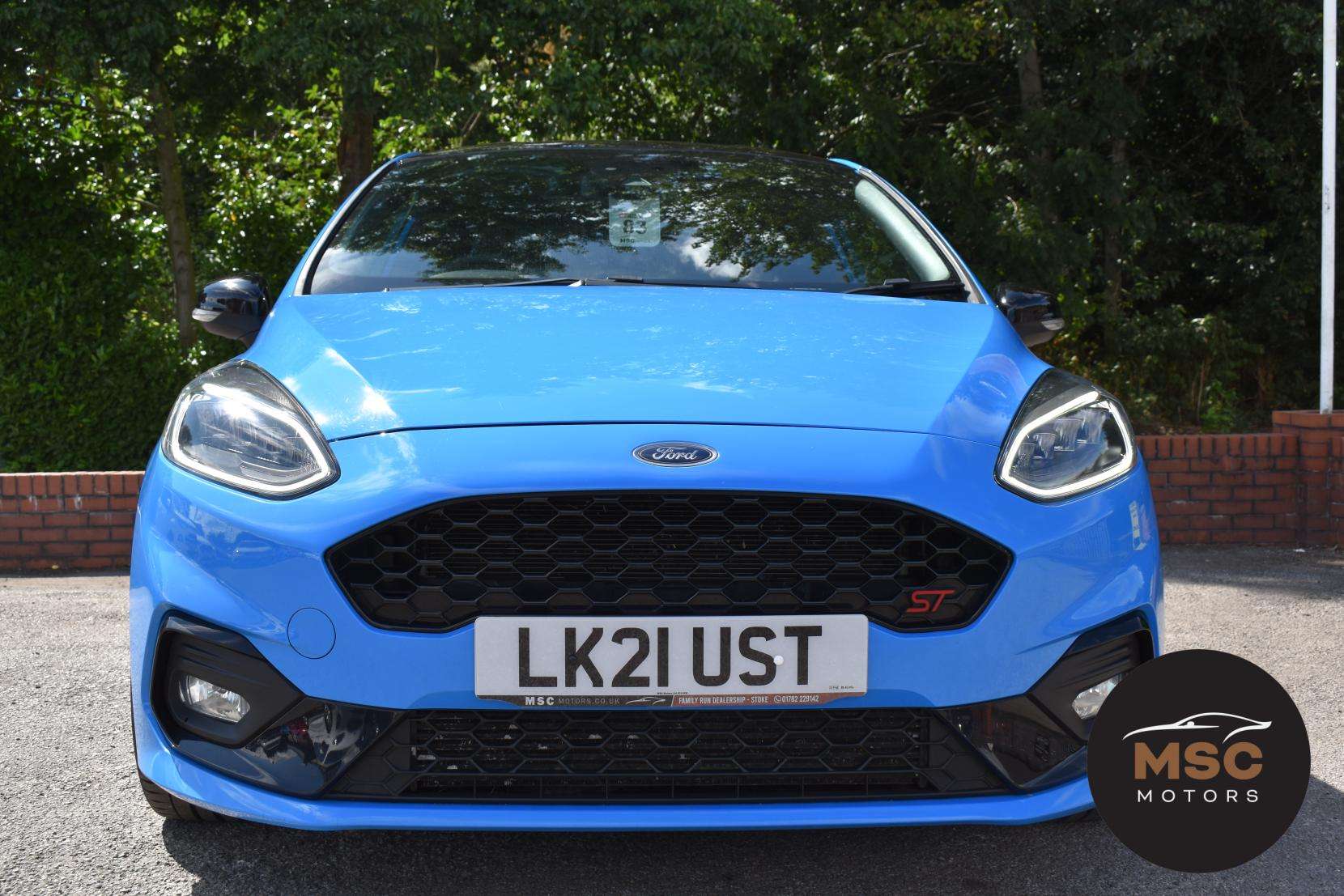 A 2021 FORD FIESTA 1.5T EcoBoost ST Edition Hatchback 3dr Petrol Manual Euro 6 (s/s) (200 ps) A 2021 FORD FIESTA 1.5T EcoBoost ST Edition Hatchback 3dr Petrol Manual Euro 6 (s/s) (200 ps)