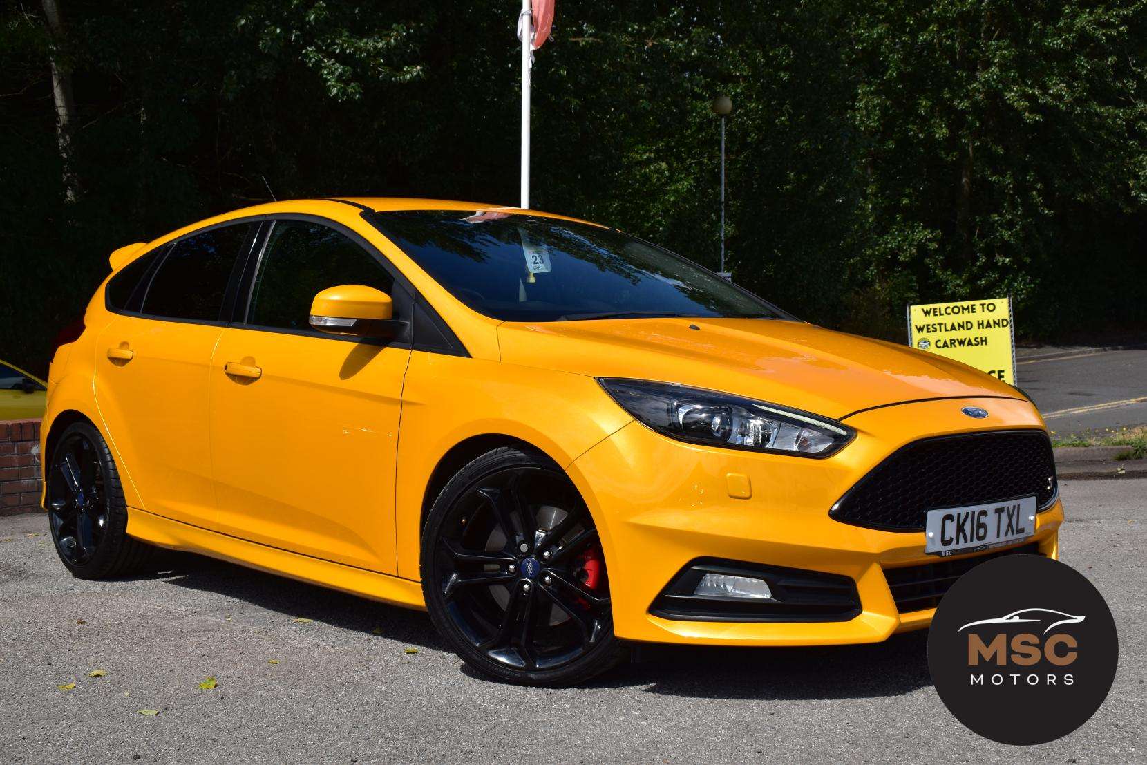 A 2016 FORD FOCUS 2.0T EcoBoost ST-3 Hatchback 5dr Petrol Manual Euro 6 (s/s) (250 ps) A 2016 FORD FOCUS 2.0T EcoBoost ST-3 Hatchback 5dr Petrol Manual Euro 6 (s/s) (250 ps)