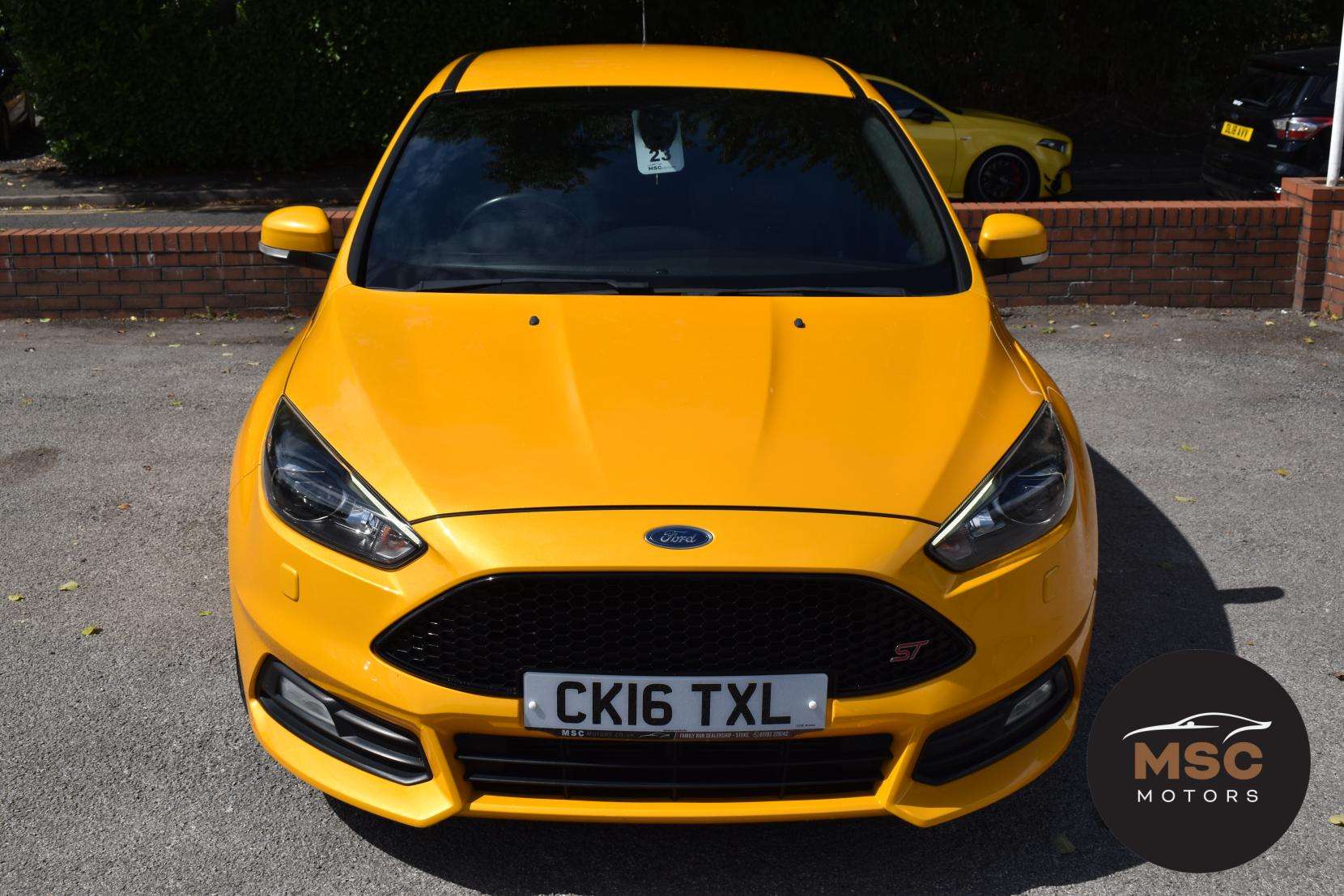 A 2016 FORD FOCUS 2.0T EcoBoost ST-3 Hatchback 5dr Petrol Manual Euro 6 (s/s) (250 ps) A 2016 FORD FOCUS 2.0T EcoBoost ST-3 Hatchback 5dr Petrol Manual Euro 6 (s/s) (250 ps)