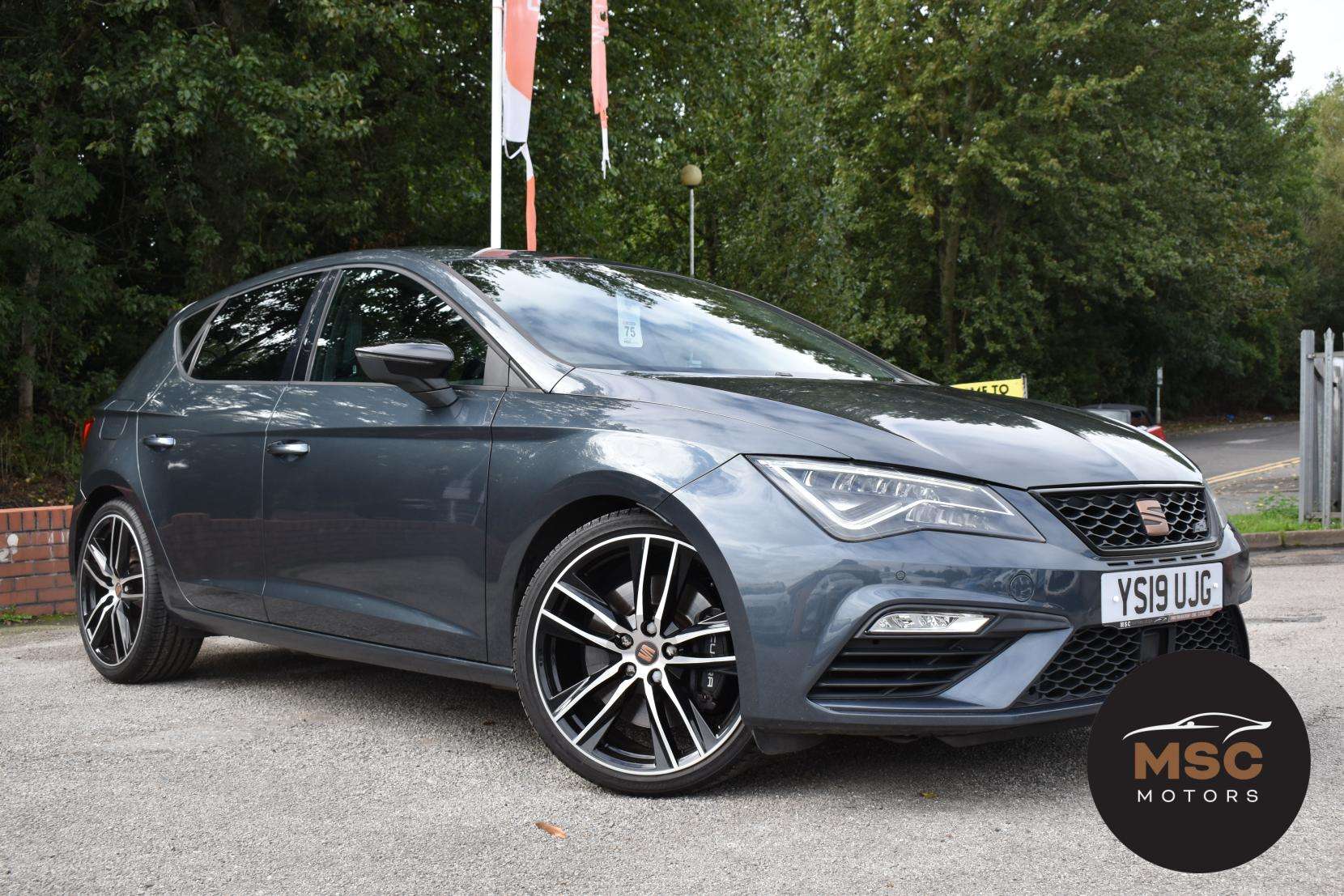 A 2019 SEAT LEON 2.0 TSI Cupra 290 Hatchback 5dr Petrol DSG Euro 6 (s/s) (290 ps) A 2019 SEAT LEON 2.0 TSI Cupra 290 Hatchback 5dr Petrol DSG Euro 6 (s/s) (290 ps)