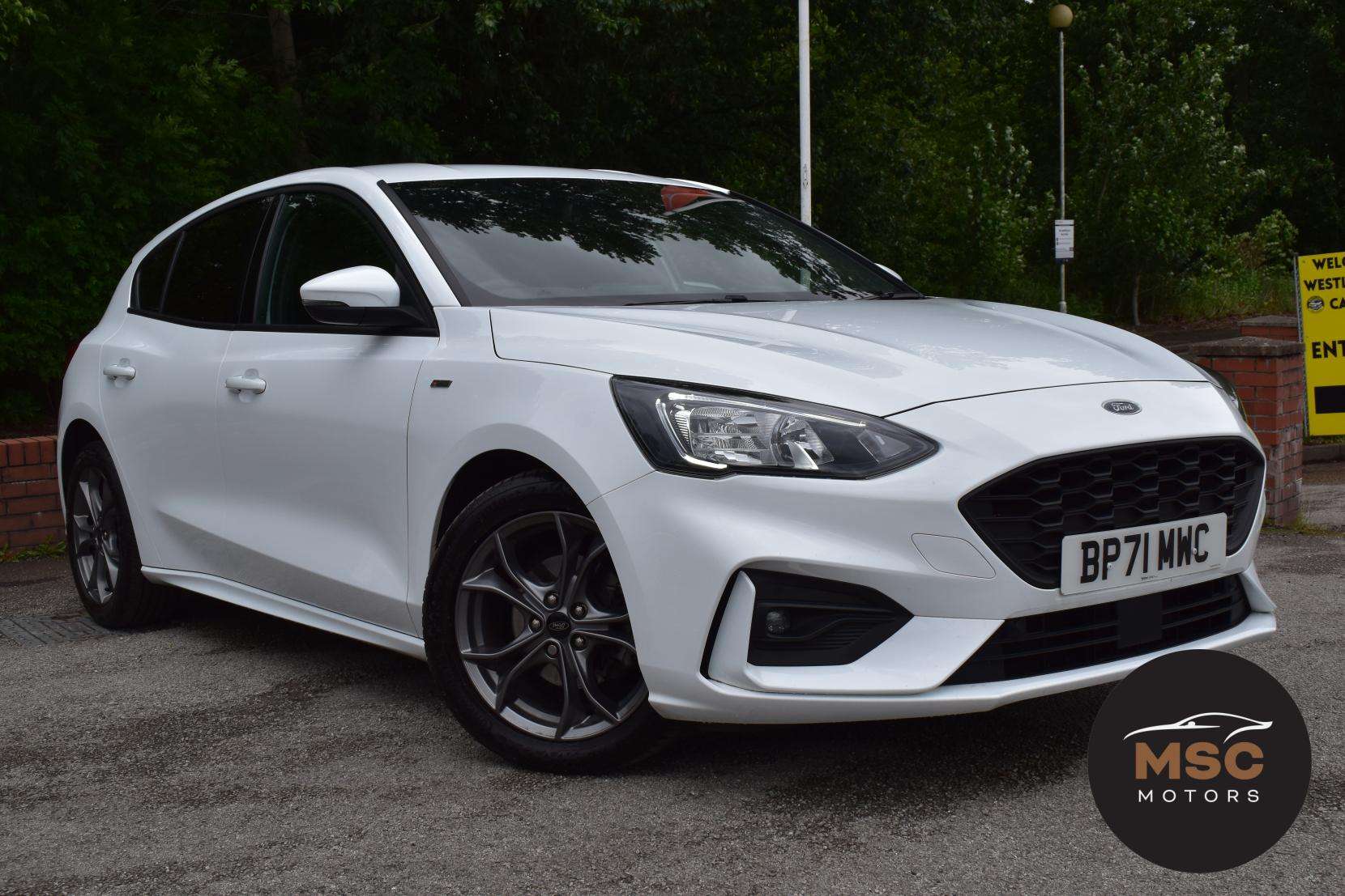 A 2022 FORD FOCUS 1.0T EcoBoost MHEV ST-Line Hatchback 5dr Petrol Hybrid DCT Euro 6 (s/s) (125 ps) A 2022 FORD FOCUS 1.0T EcoBoost MHEV ST-Line Hatchback 5dr Petrol Hybrid DCT Euro 6 (s/s) (125 ps)