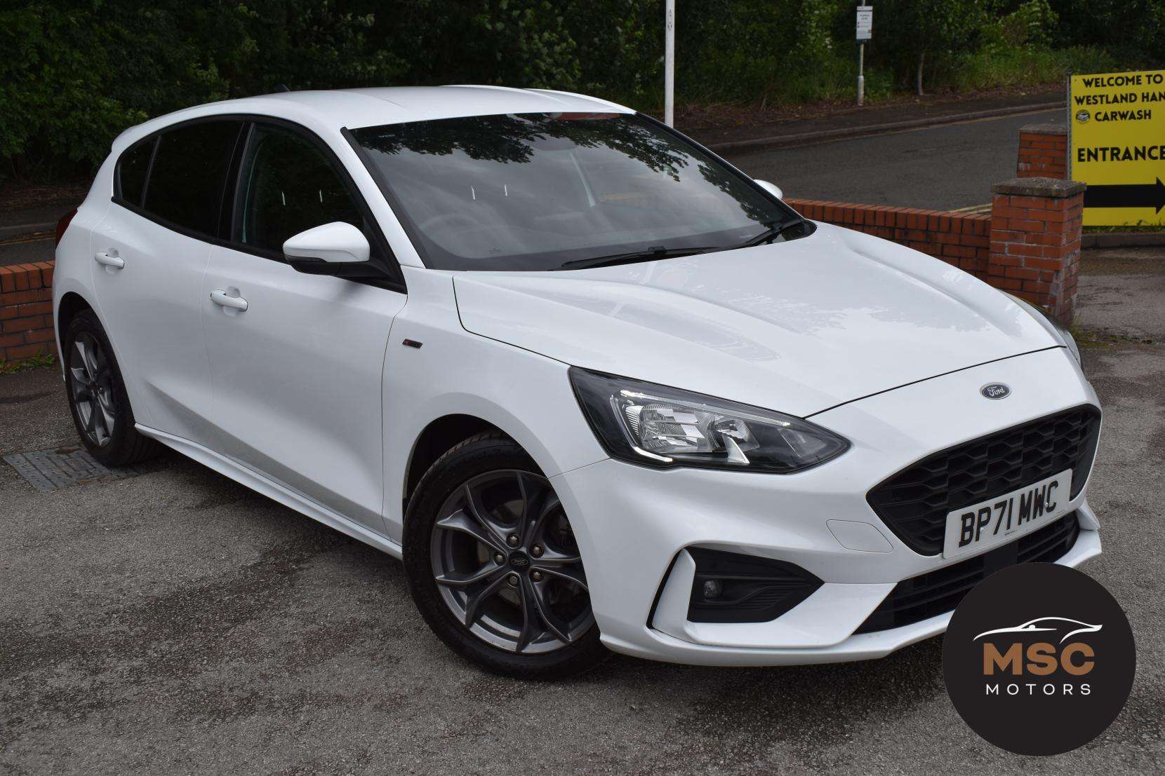 A 2022 FORD FOCUS 1.0T EcoBoost MHEV ST-Line Hatchback 5dr Petrol Hybrid DCT Euro 6 (s/s) (125 ps) A 2022 FORD FOCUS 1.0T EcoBoost MHEV ST-Line Hatchback 5dr Petrol Hybrid DCT Euro 6 (s/s) (125 ps)