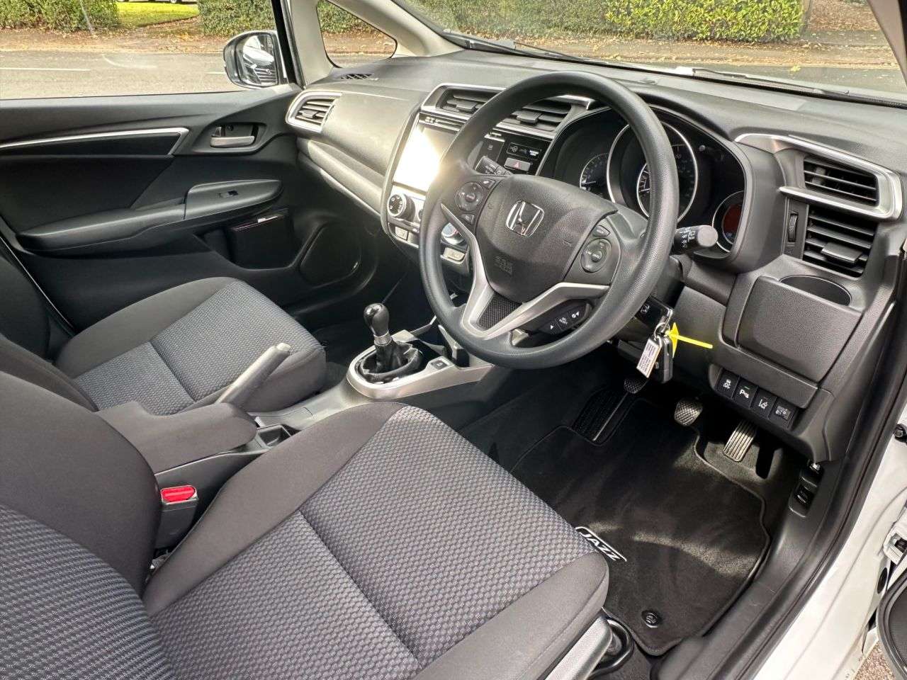 A 2019 HONDA JAZZ 1.3 i-VTEC SE Hatchback 5dr Petrol Manual Euro 6 (s/s) (102 ps) A 2019 HONDA JAZZ 1.3 i-VTEC SE Hatchback 5dr Petrol Manual Euro 6 (s/s) (102 ps)