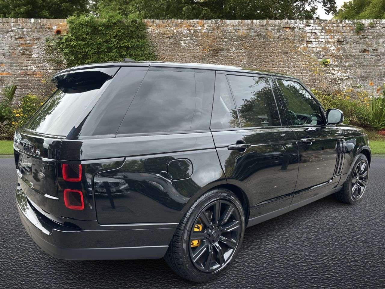 A 2018 LAND ROVER RANGE ROVER SDV6 VOGUE A 2018 LAND ROVER RANGE ROVER SDV6 VOGUE