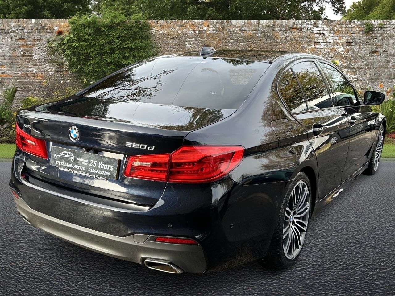 A 2019 BMW 5 SERIES 2.0 520d M Sport Saloon 4dr Diesel Auto xDrive Euro 6 (s/s) (190 ps) A 2019 BMW 5 SERIES 2.0 520d M Sport Saloon 4dr Diesel Auto xDrive Euro 6 (s/s) (190 ps)