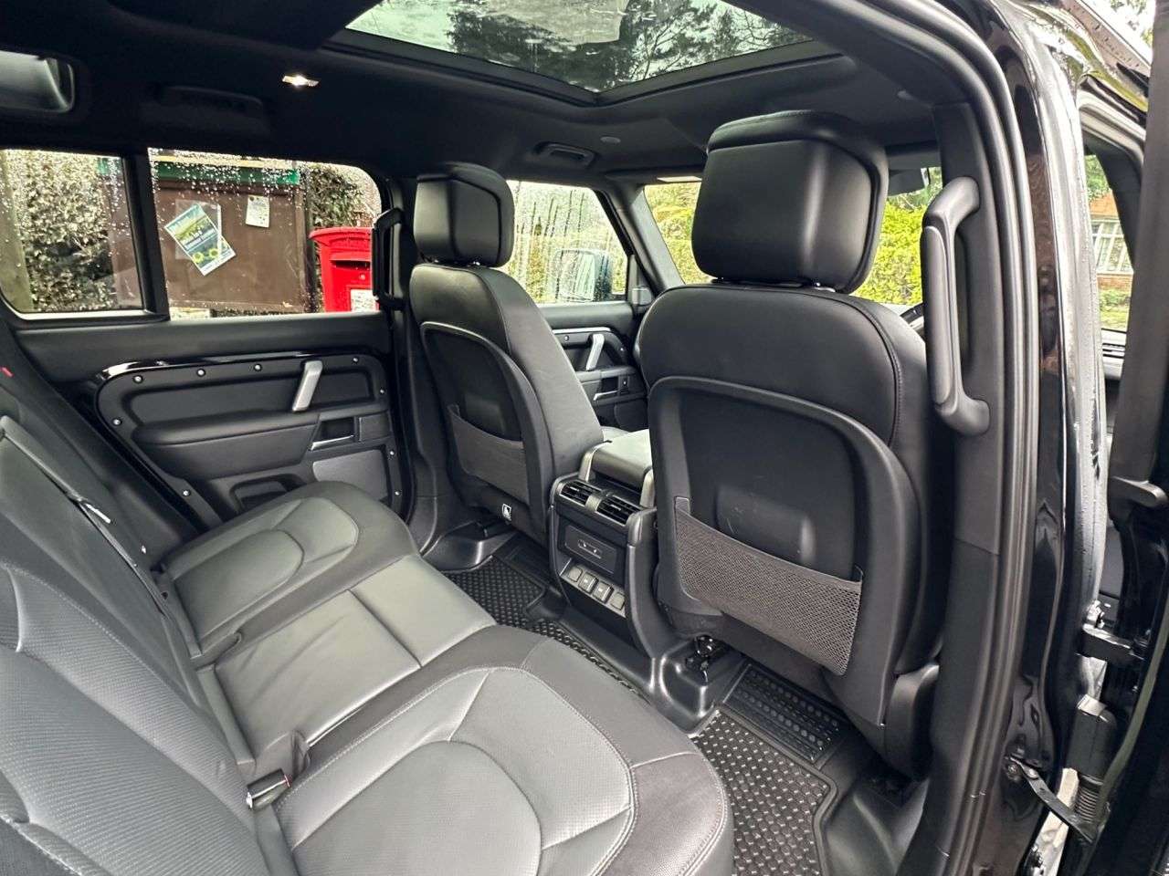 A 2023 LAND ROVER DEFENDER 3.0 D300 MHEV X-Dynamic HSE SUV 5dr Diesel Auto 4WD Euro 6 (s/s) (300 ps) A 2023 LAND ROVER DEFENDER 3.0 D300 MHEV X-Dynamic HSE SUV 5dr Diesel Auto 4WD Euro 6 (s/s) (300 ps)