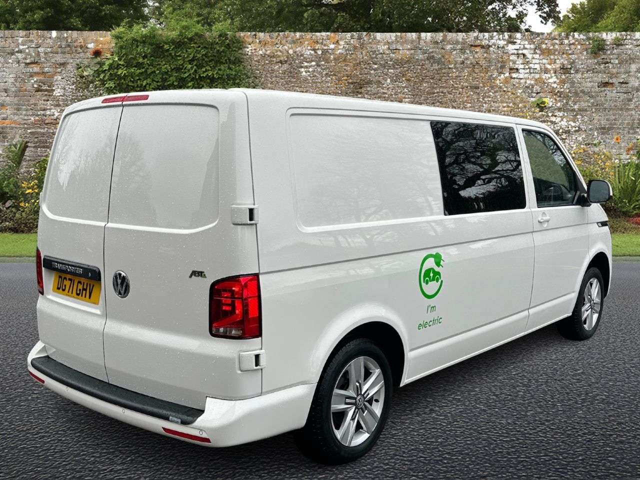 A 2021 VOLKSWAGEN E-TRANSPORTER e 110 37.3kWh Advance Panel Van 5dr Electric Auto LWB (110 ps) A 2021 VOLKSWAGEN E-TRANSPORTER e 110 37.3kWh Advance Panel Van 5dr Electric Auto LWB (110 ps)
