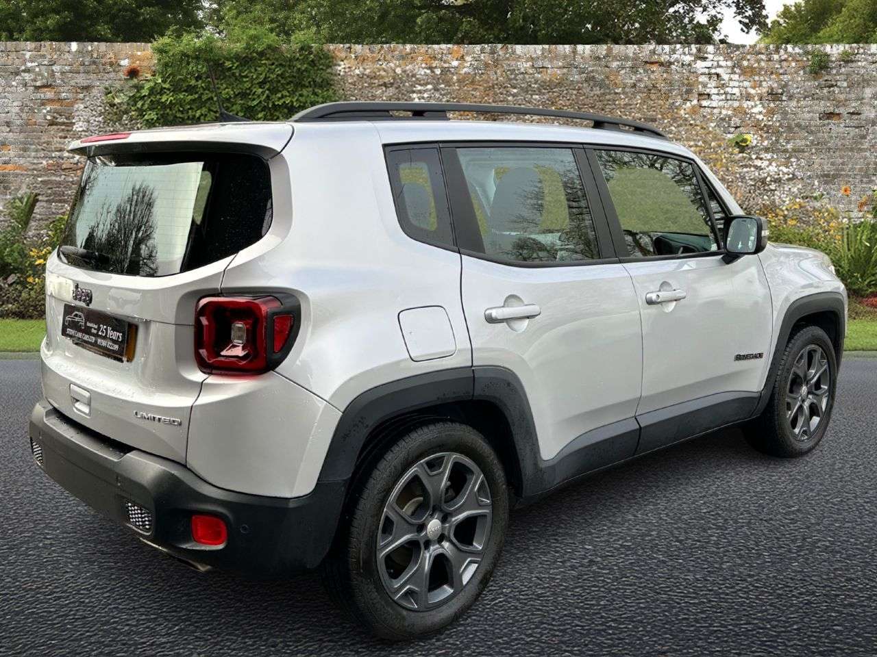 A 2019 JEEP RENEGADE 1.3 GSE T4 Limited SUV 5dr Petrol DDCT Euro 6 (s/s) (150 ps) Automatic, 2 o A 2019 JEEP RENEGADE 1.3 GSE T4 Limited SUV 5dr Petrol DDCT Euro 6 (s/s) (150 ps) Automatic, 2 o