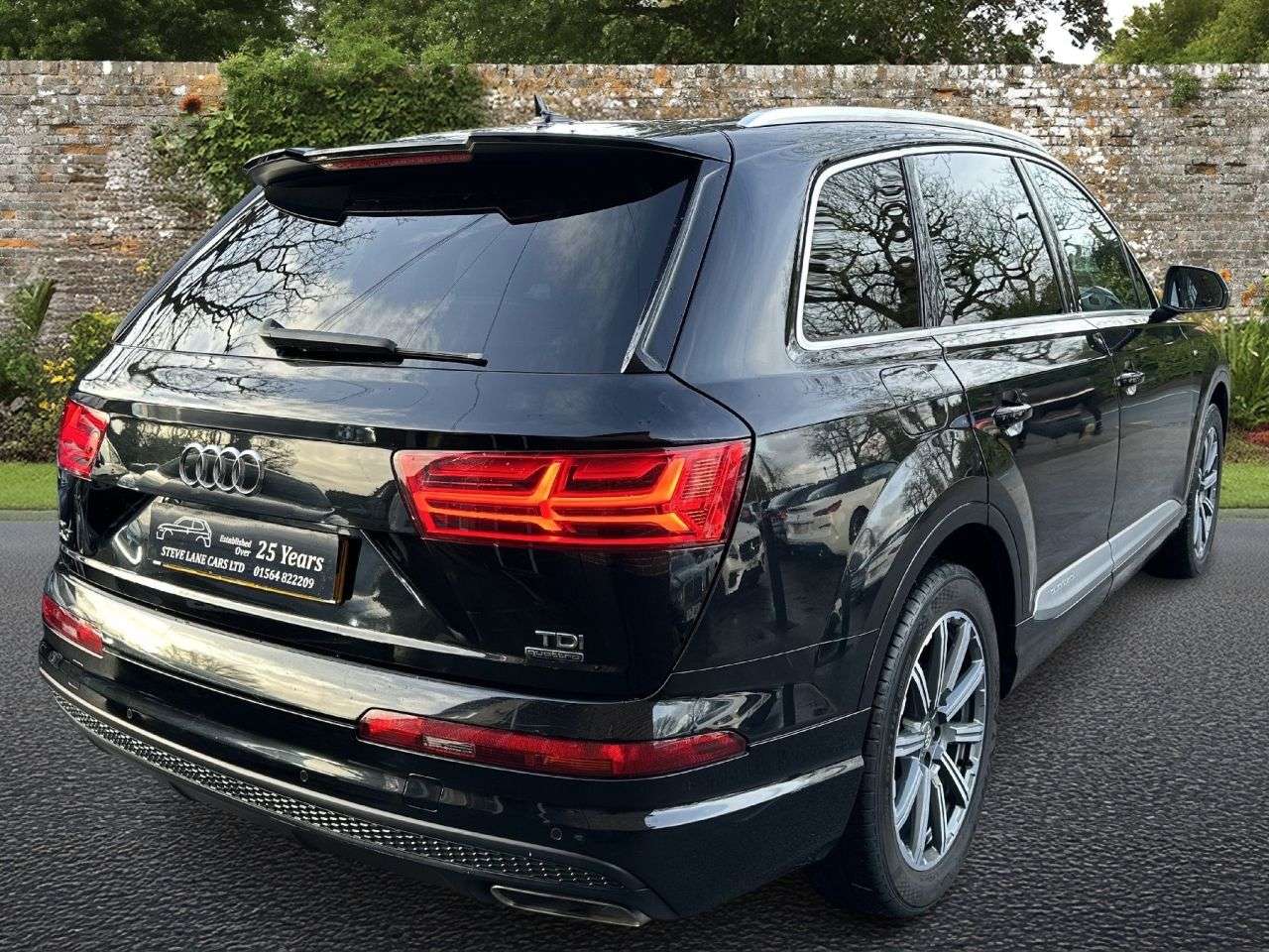 A 2016 AUDI Q7 3.0 TDI V6 S line SUV 5dr Diesel Tiptronic quattro Euro 6 (s/s) (218 ps) A 2016 AUDI Q7 3.0 TDI V6 S line SUV 5dr Diesel Tiptronic quattro Euro 6 (s/s) (218 ps)