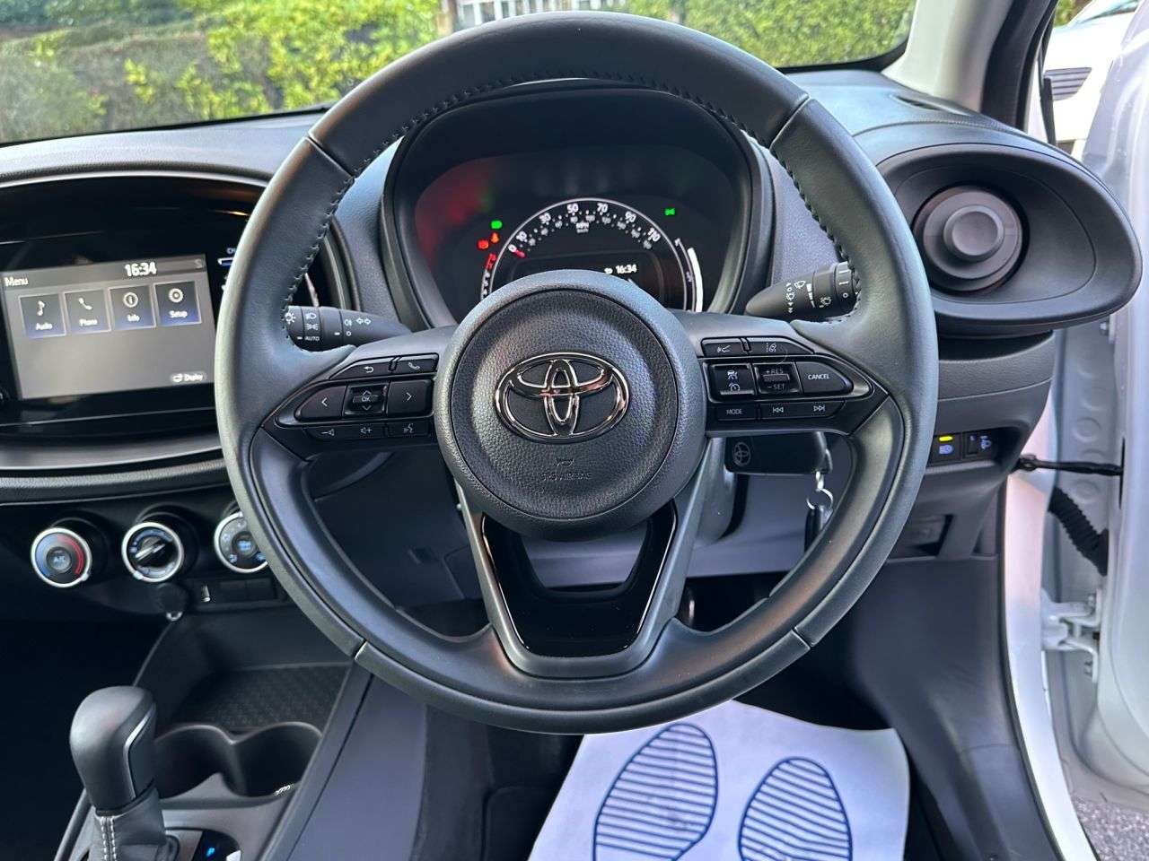 2022 TOYOTA AYGO X 2022 TOYOTA AYGO X