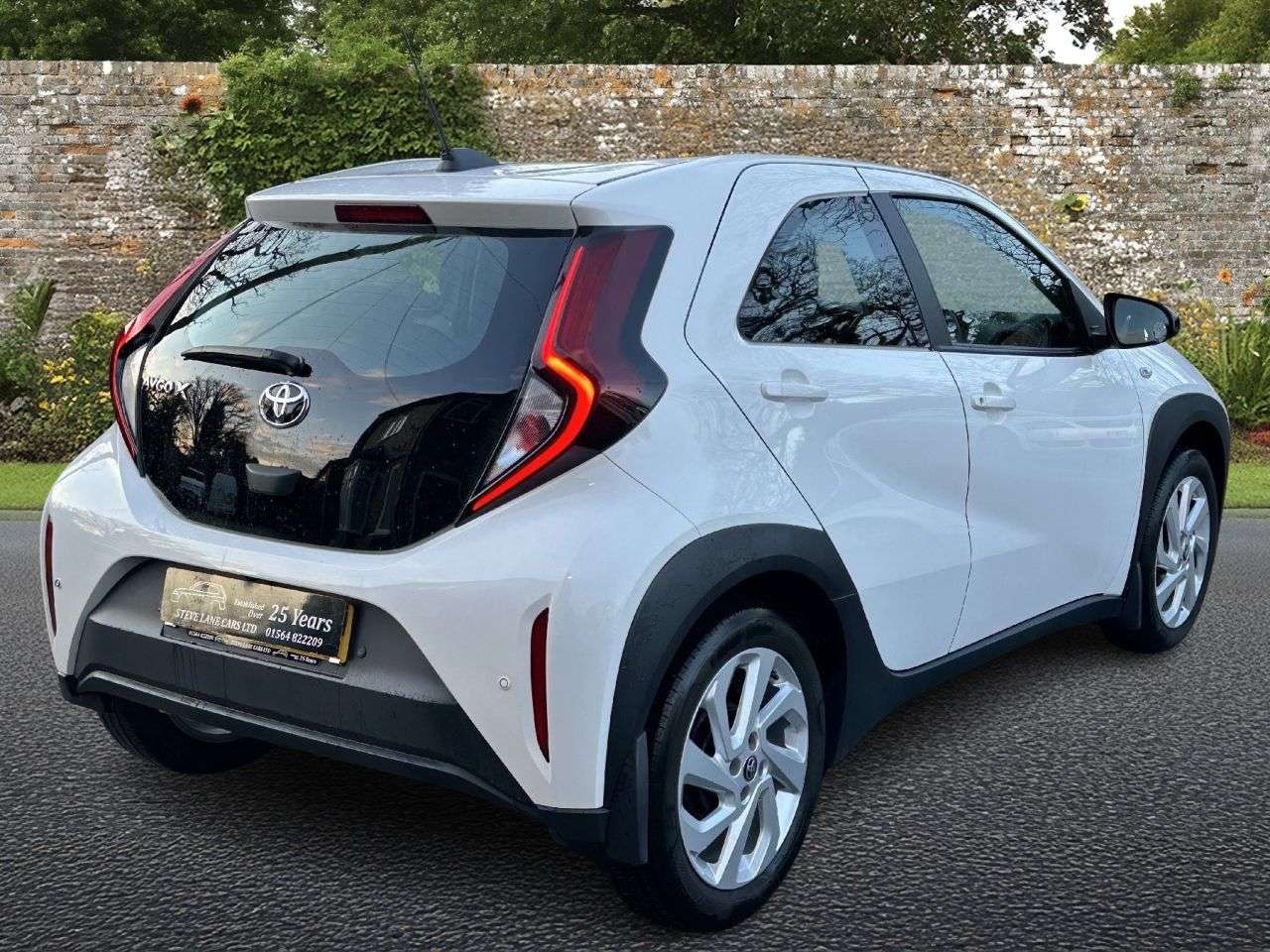 A 2022 TOYOTA AYGO X 1.0 VVT-i Pure Hatchback 5dr Petrol x-shift Euro 6 (s/s) (72 ps) A 2022 TOYOTA AYGO X 1.0 VVT-i Pure Hatchback 5dr Petrol x-shift Euro 6 (s/s) (72 ps)