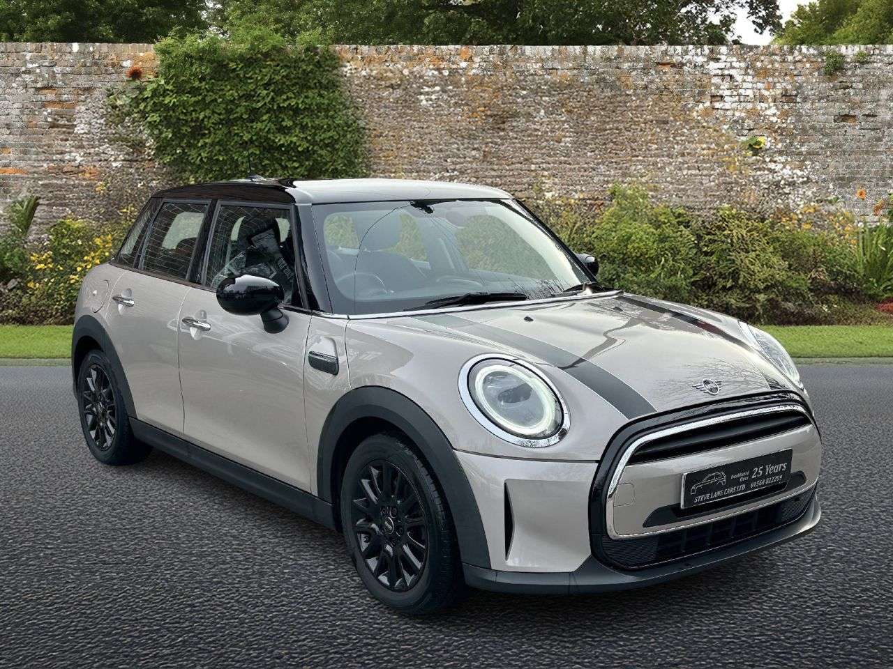 A 2021 MINI HATCH 1.5 Cooper Classic Hatchback 5dr Petrol Steptronic Euro 6 (s/s) (136 ps) A 2021 MINI HATCH 1.5 Cooper Classic Hatchback 5dr Petrol Steptronic Euro 6 (s/s) (136 ps)